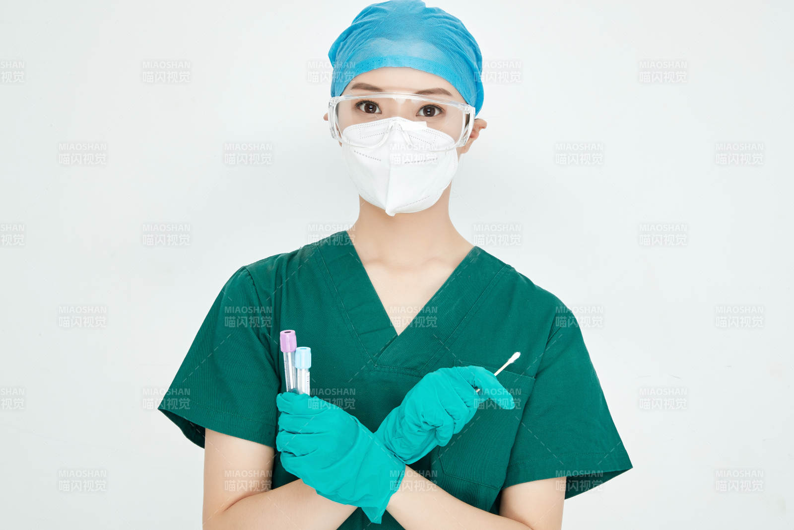 采集病例化驗檢測樣本的外科手術(shù)醫(yī)生