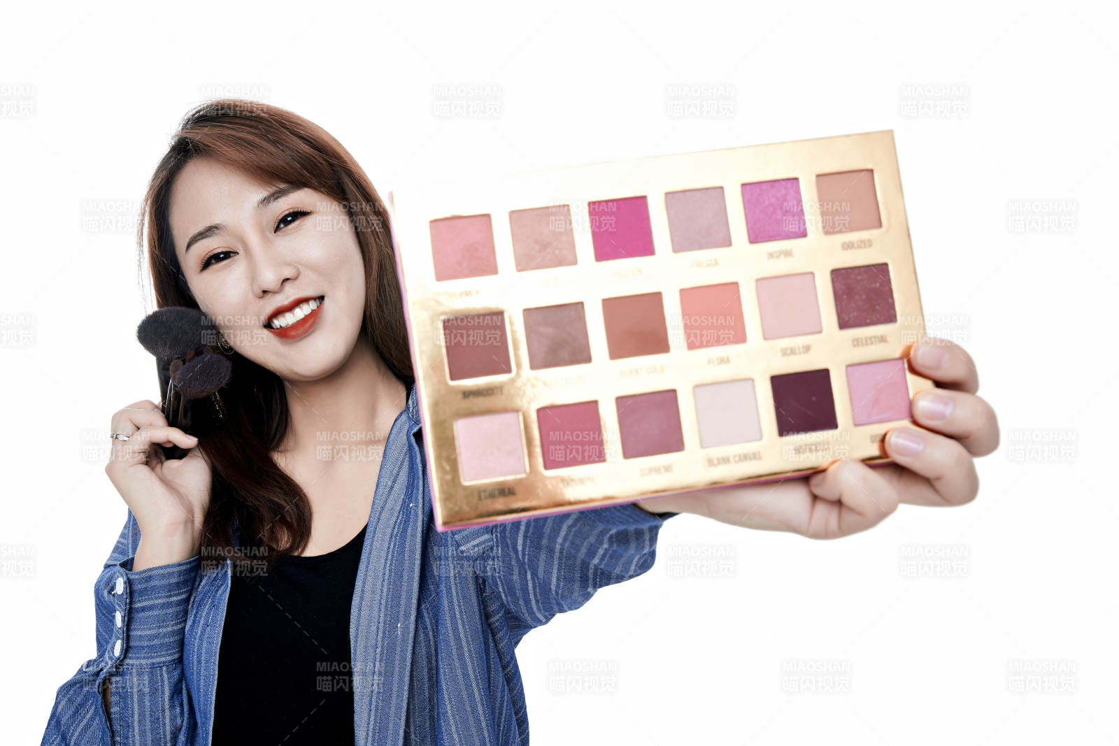 女性職業化妝師