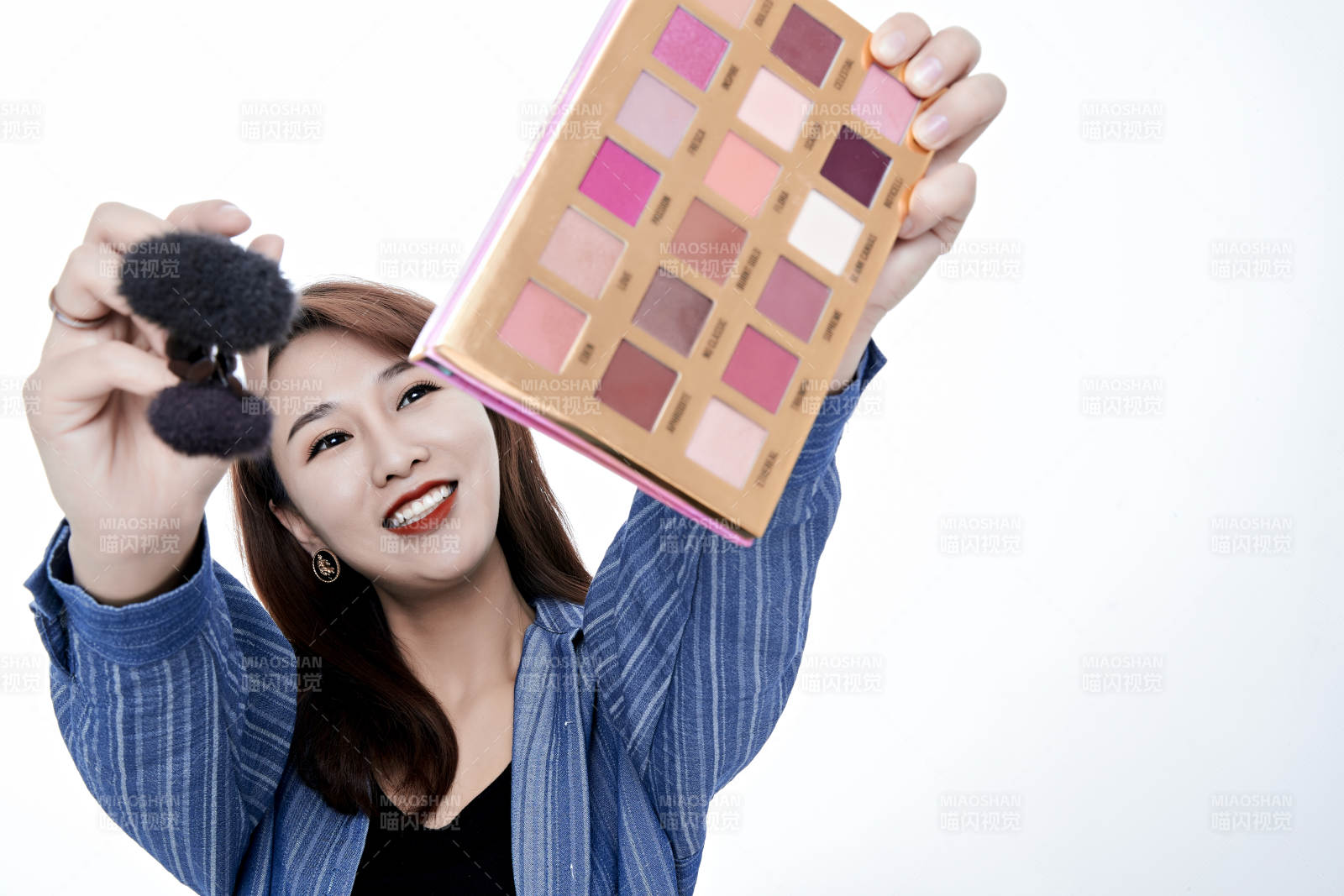 女性職業化妝師