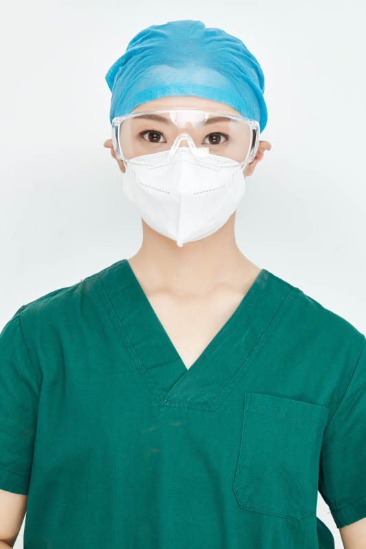 白色背景下的外科手术医疗人员形象