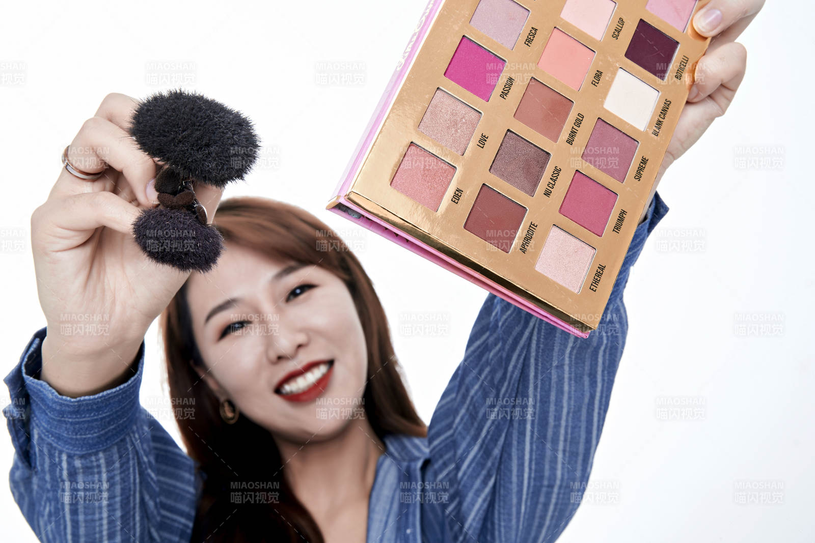 女性職業(yè)化妝師