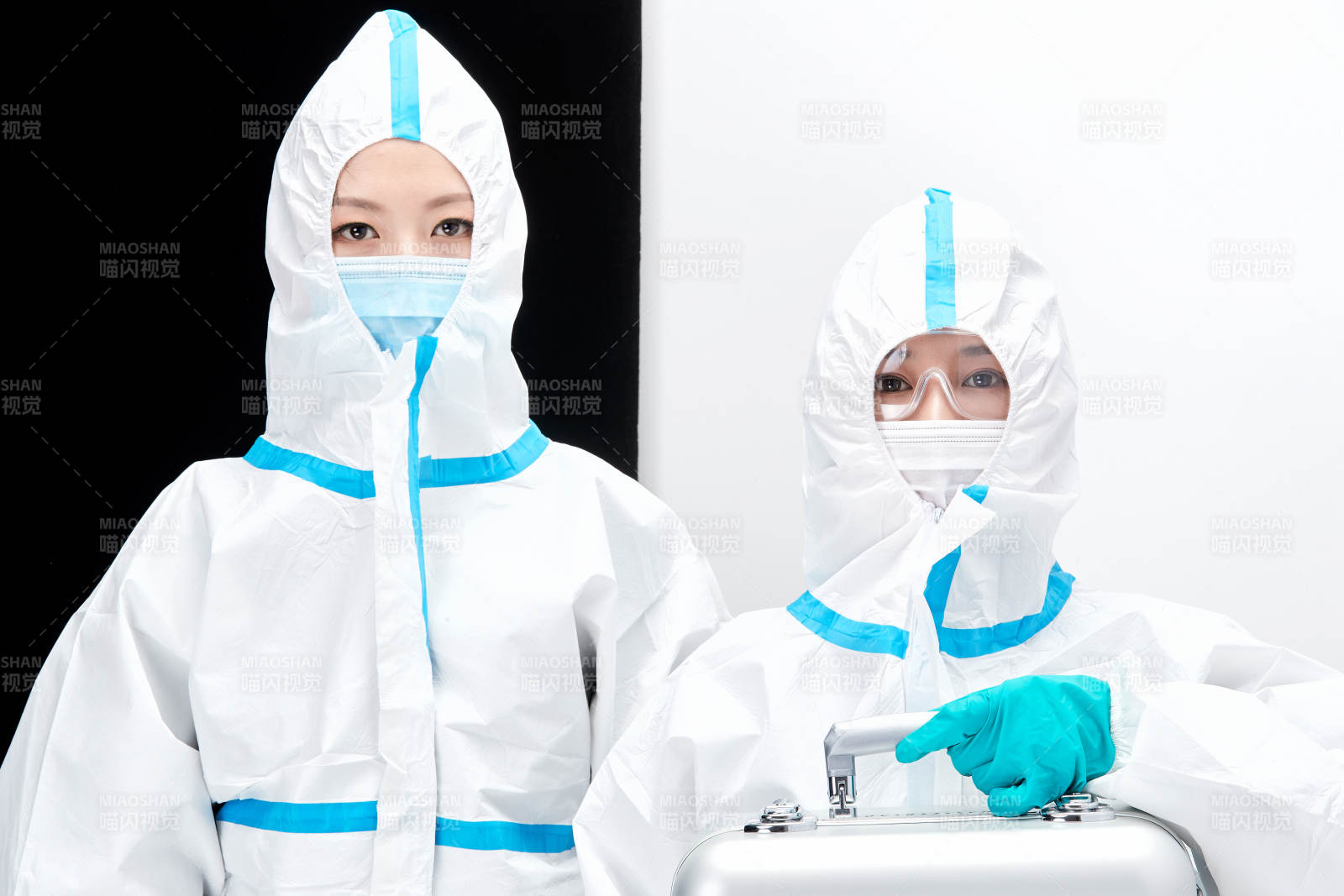 穿白色防護服佩戴護目鏡口罩的防疫人員