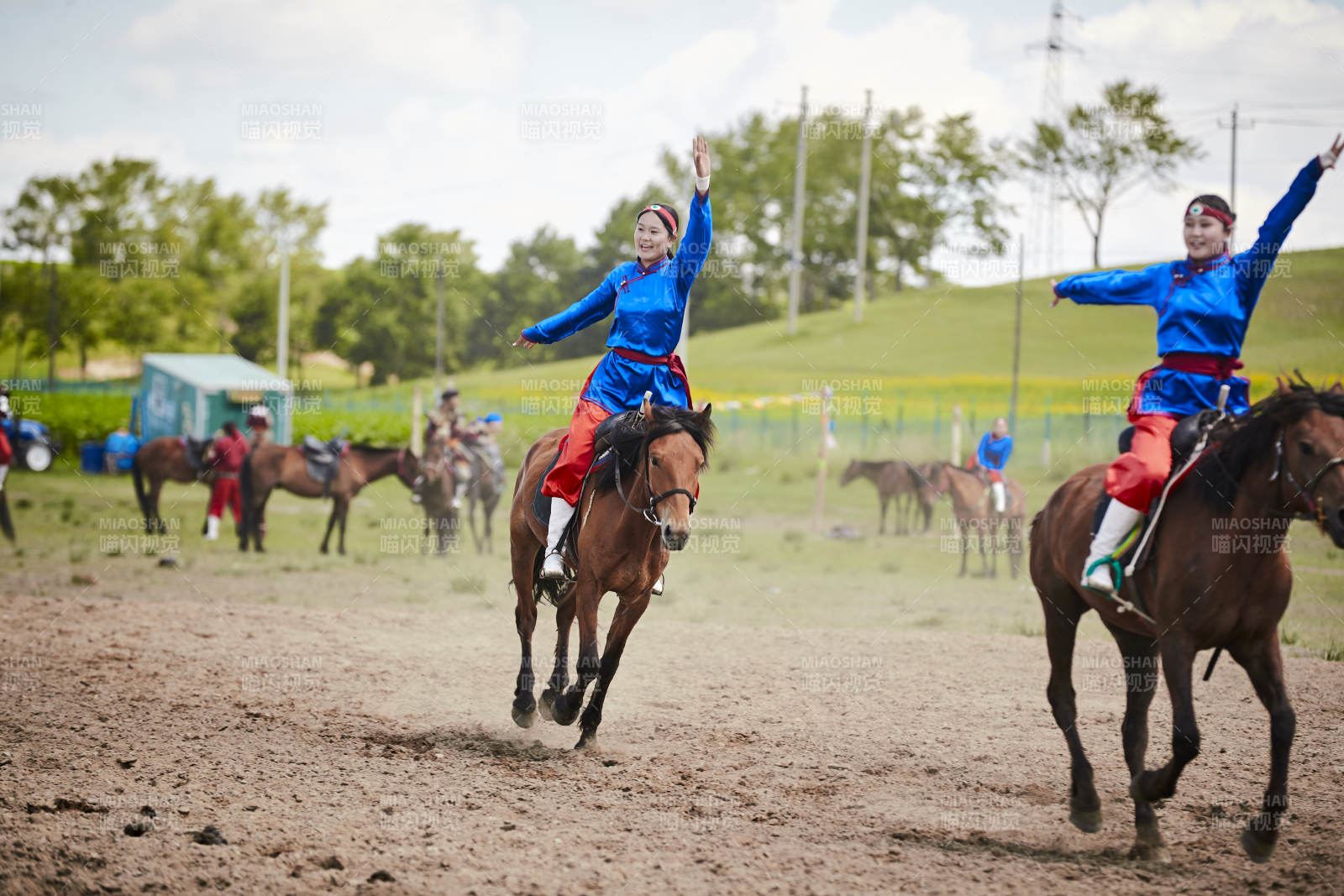 河北省沽源縣庫倫淖爾景區(qū)的蒙古馬術(shù)表演
