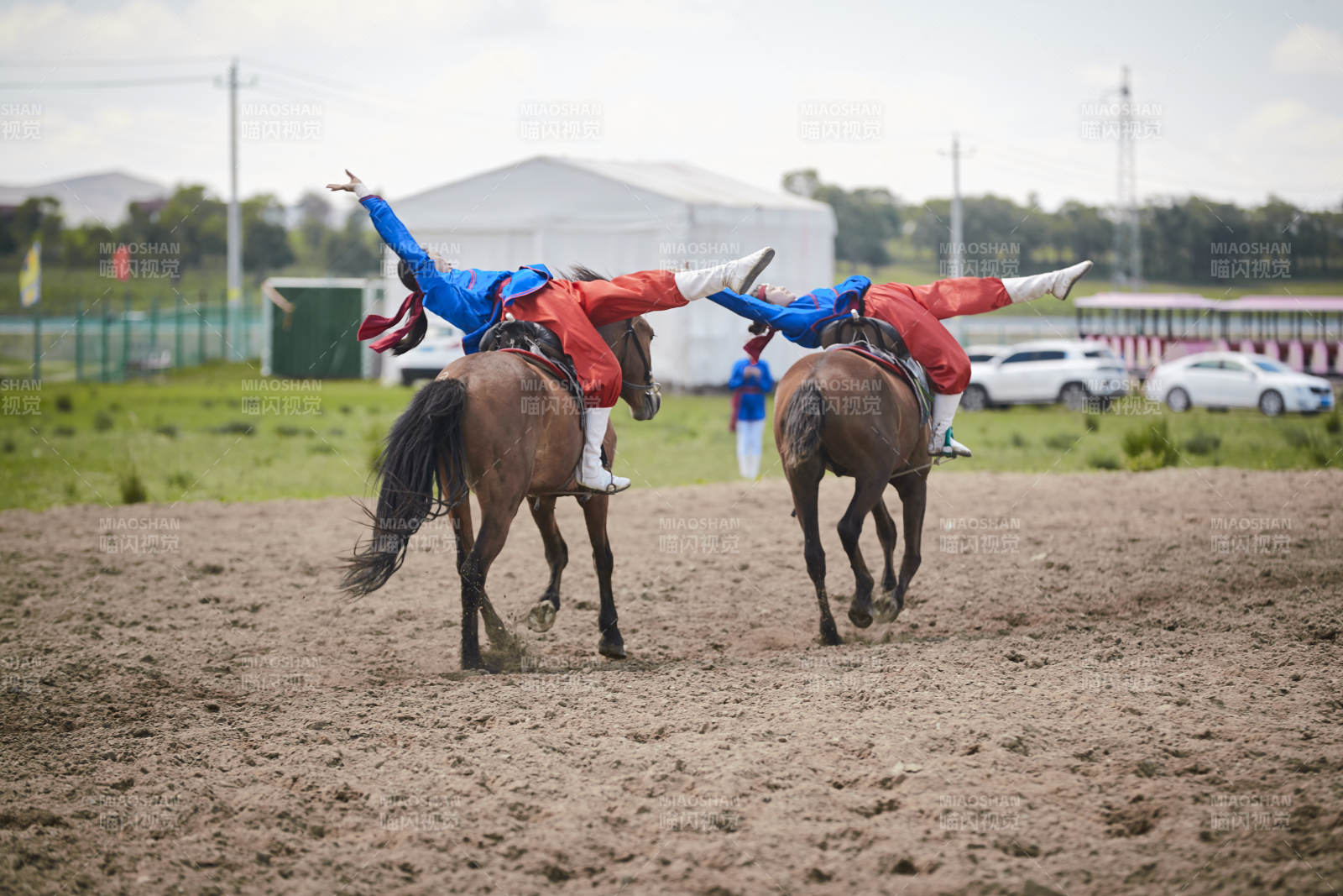 河北省沽源縣庫倫淖爾景區(qū)的蒙古馬術表演