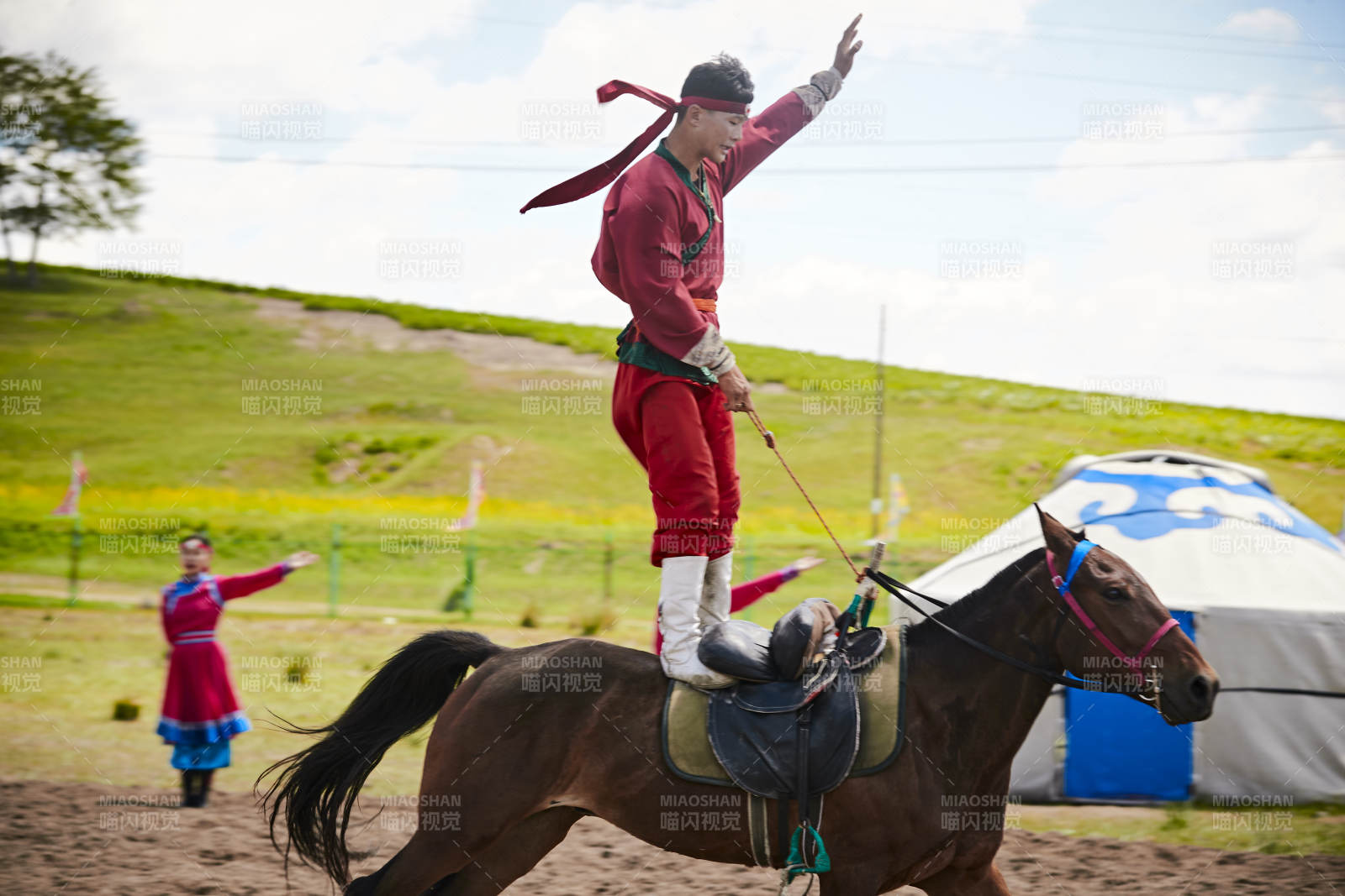 河北省沽源縣庫倫淖爾景區的蒙古馬術表演
