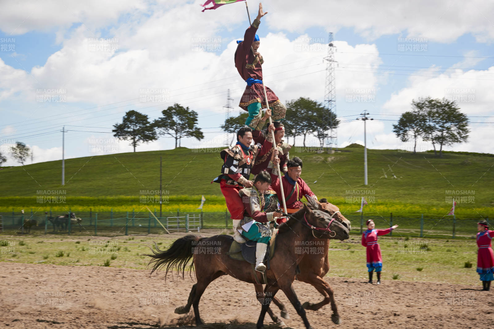 河北省沽源縣庫倫淖爾景區的蒙古馬術表演