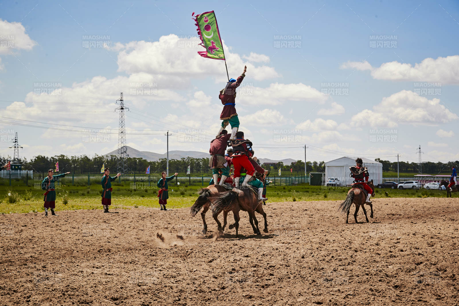 河北省沽源縣庫倫淖爾景區的蒙古馬術表演