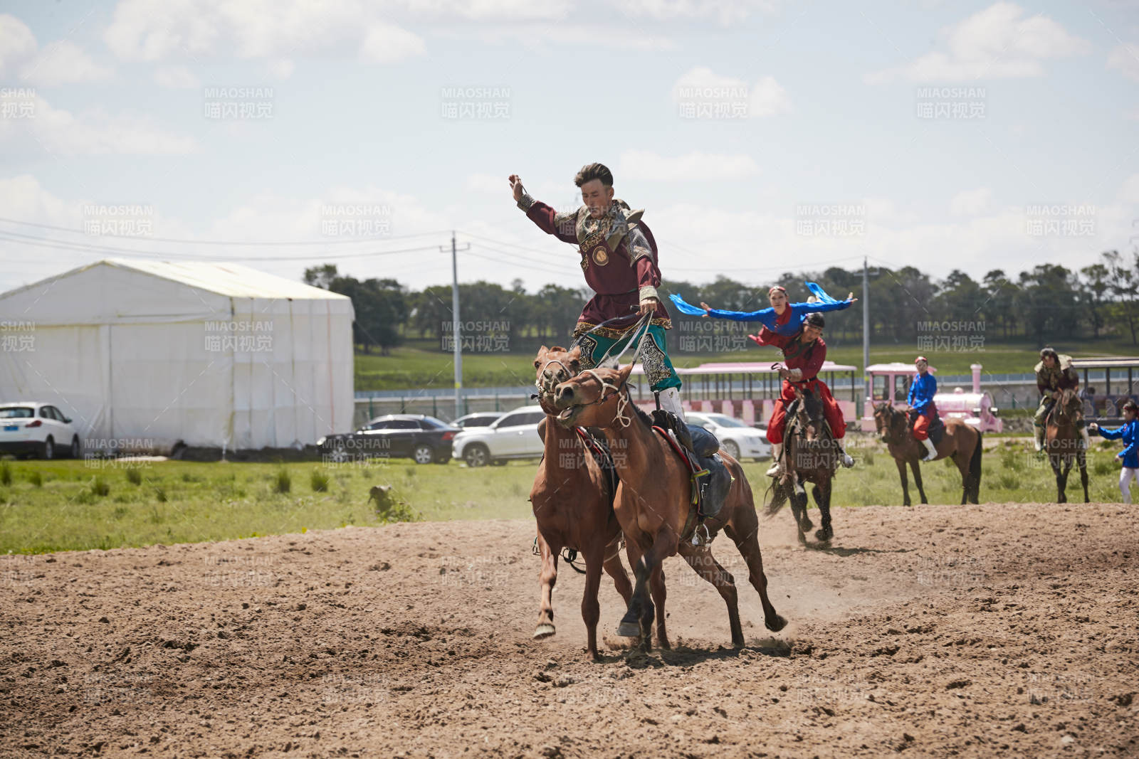 河北省沽源縣庫倫淖爾景區的蒙古馬術表演