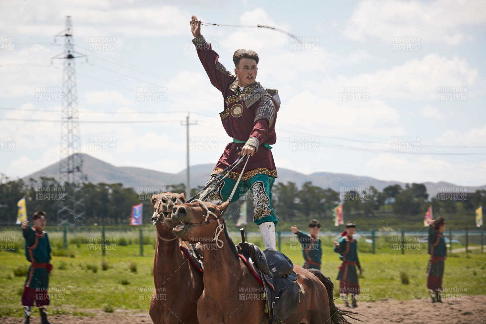 河北省沽源縣庫倫淖爾景區(qū)的蒙古馬術(shù)表演