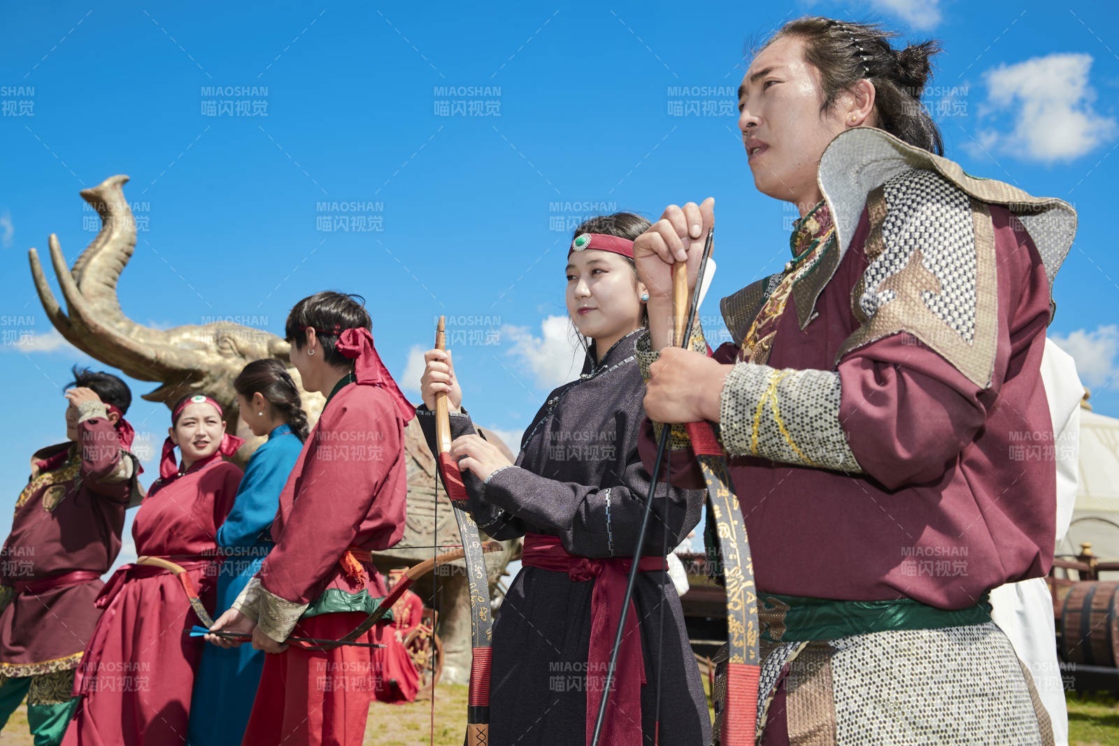 草原那達慕大會上的蒙古弓箭手