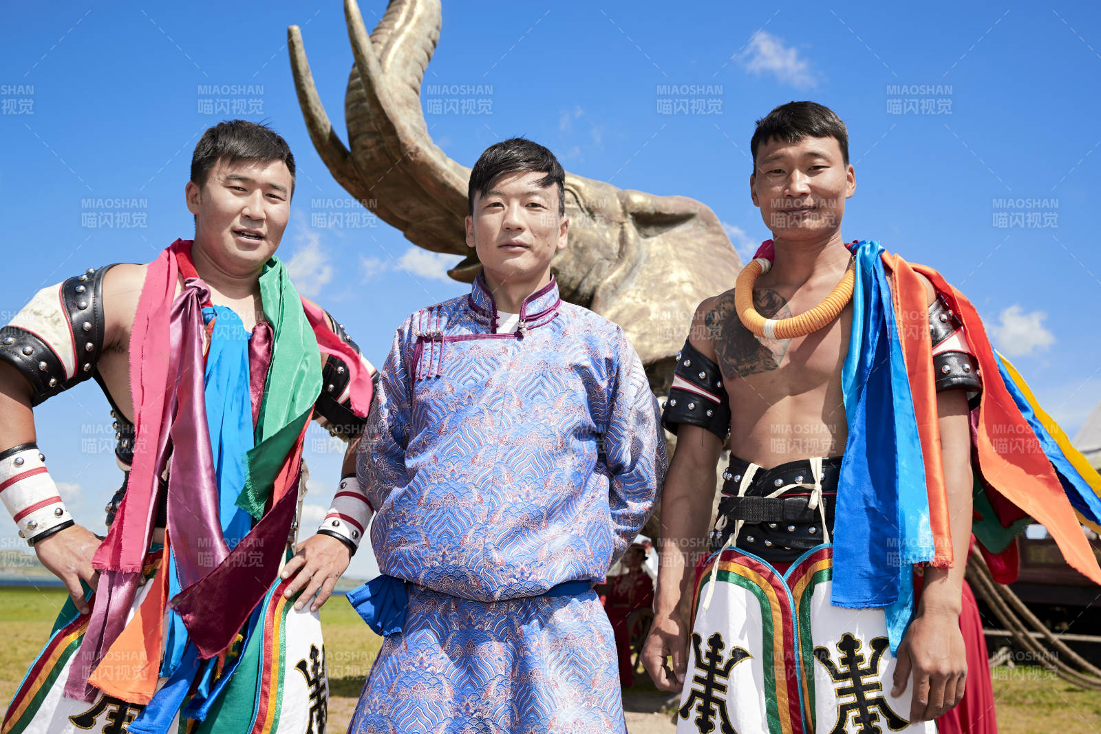 草原那達慕大會上的蒙古摔跤手