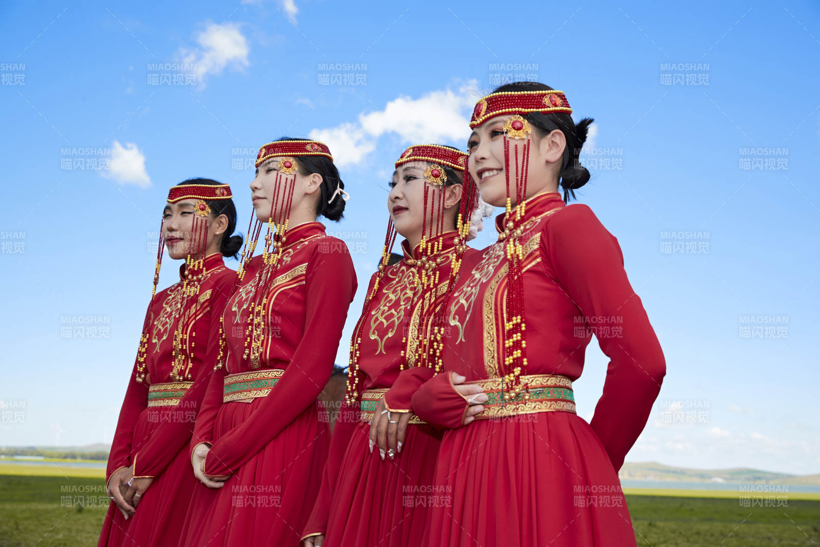 那達慕大會上表演的蒙古演員