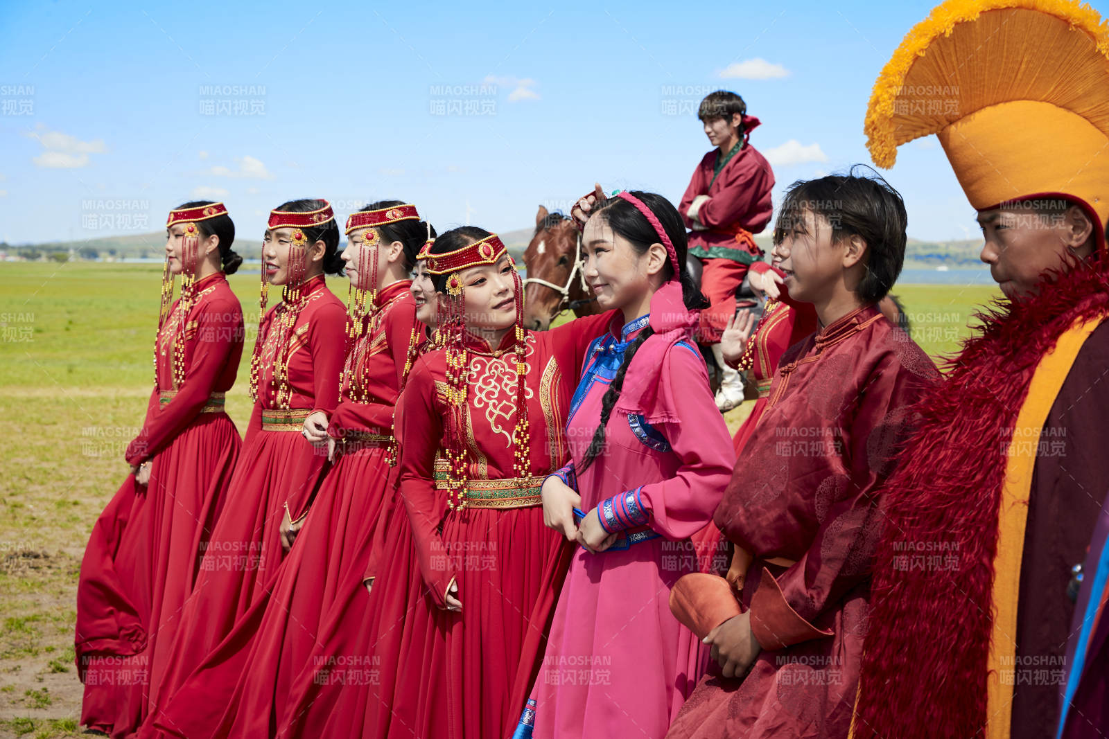 那達慕大會上表演的蒙古演員