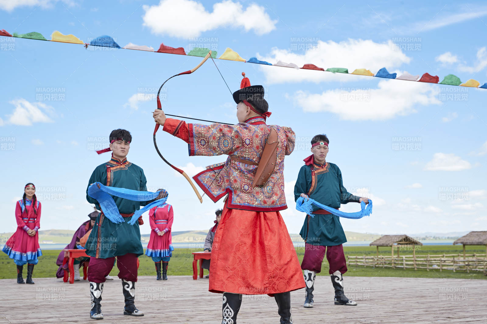 草原上的傳統蒙古族婚禮儀式