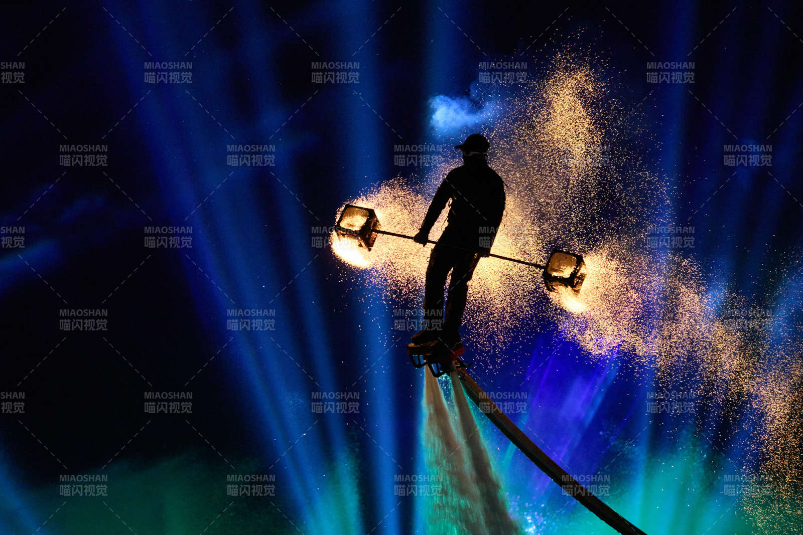 創新非遺表演項目水上飛人火壺表演