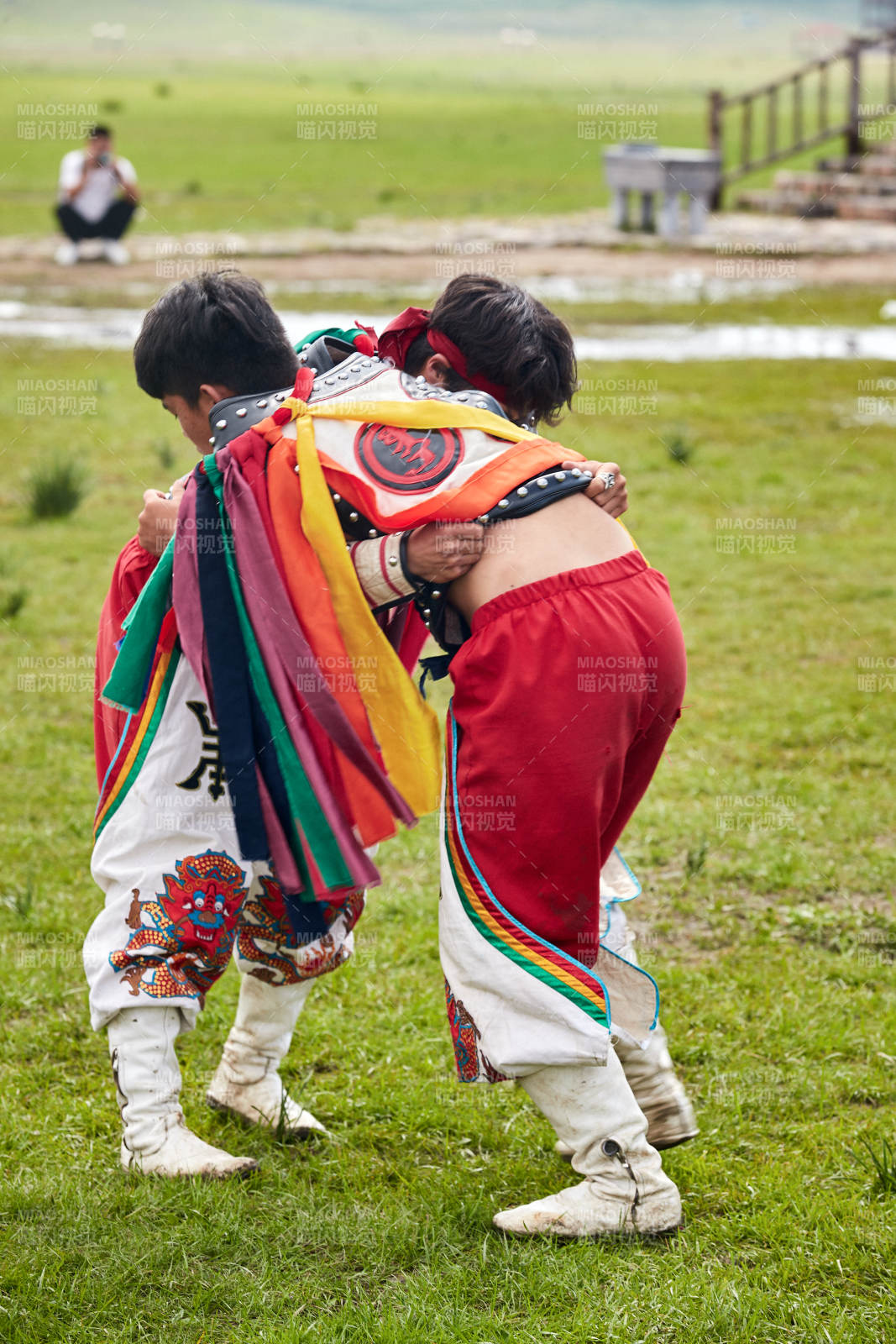 草原那達慕大會上的蒙古摔跤手