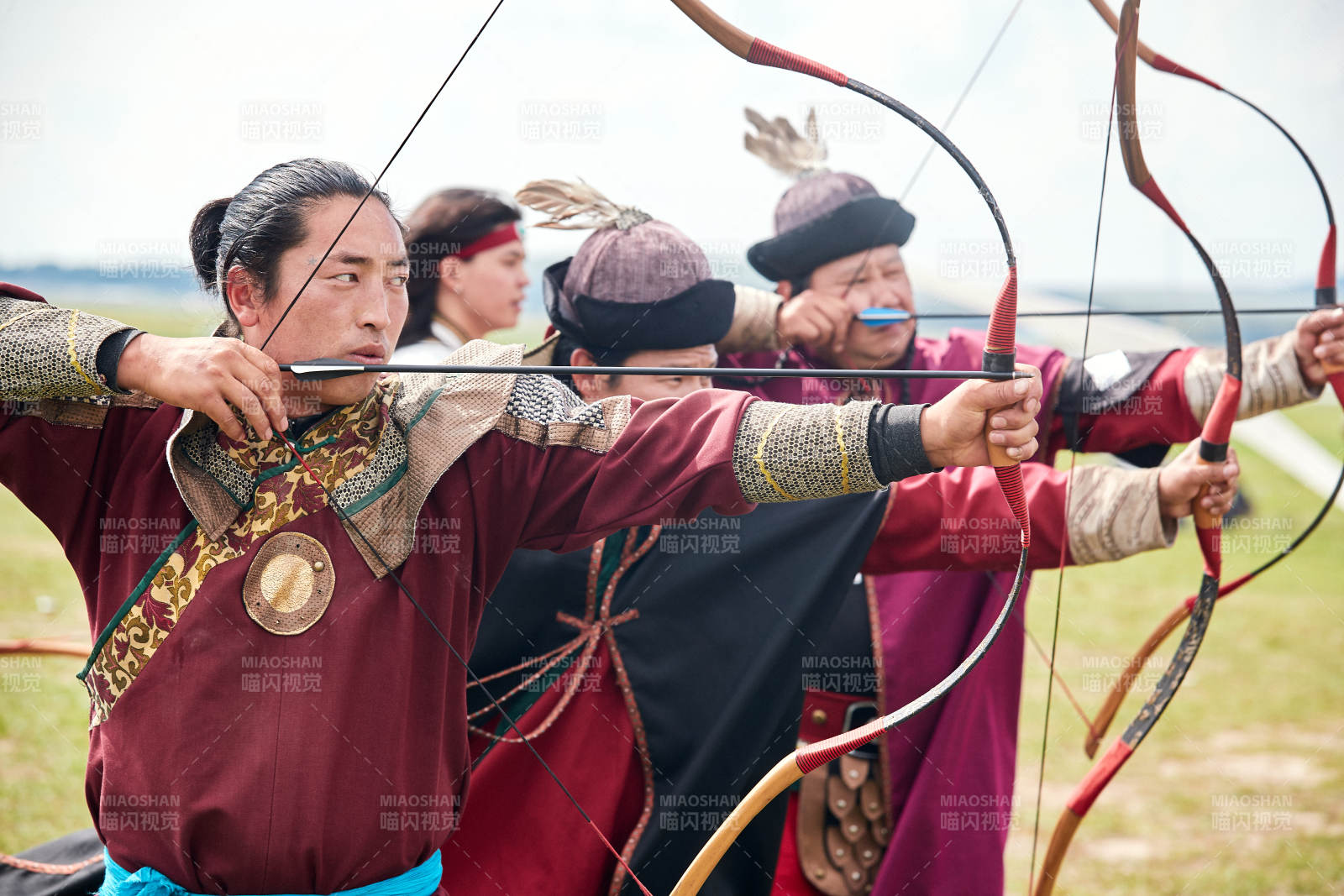 草原那達(dá)慕大會上的蒙古弓箭手