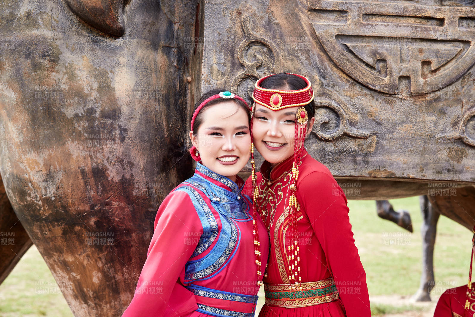 那達(dá)慕大會(huì)上穿蒙古族傳統(tǒng)服飾的蒙族姑娘