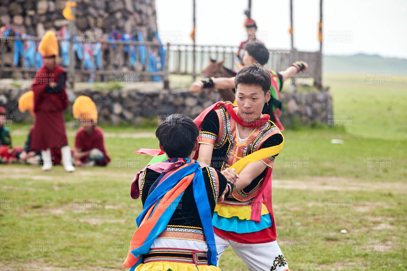 草原那達慕大會上的蒙古摔跤手