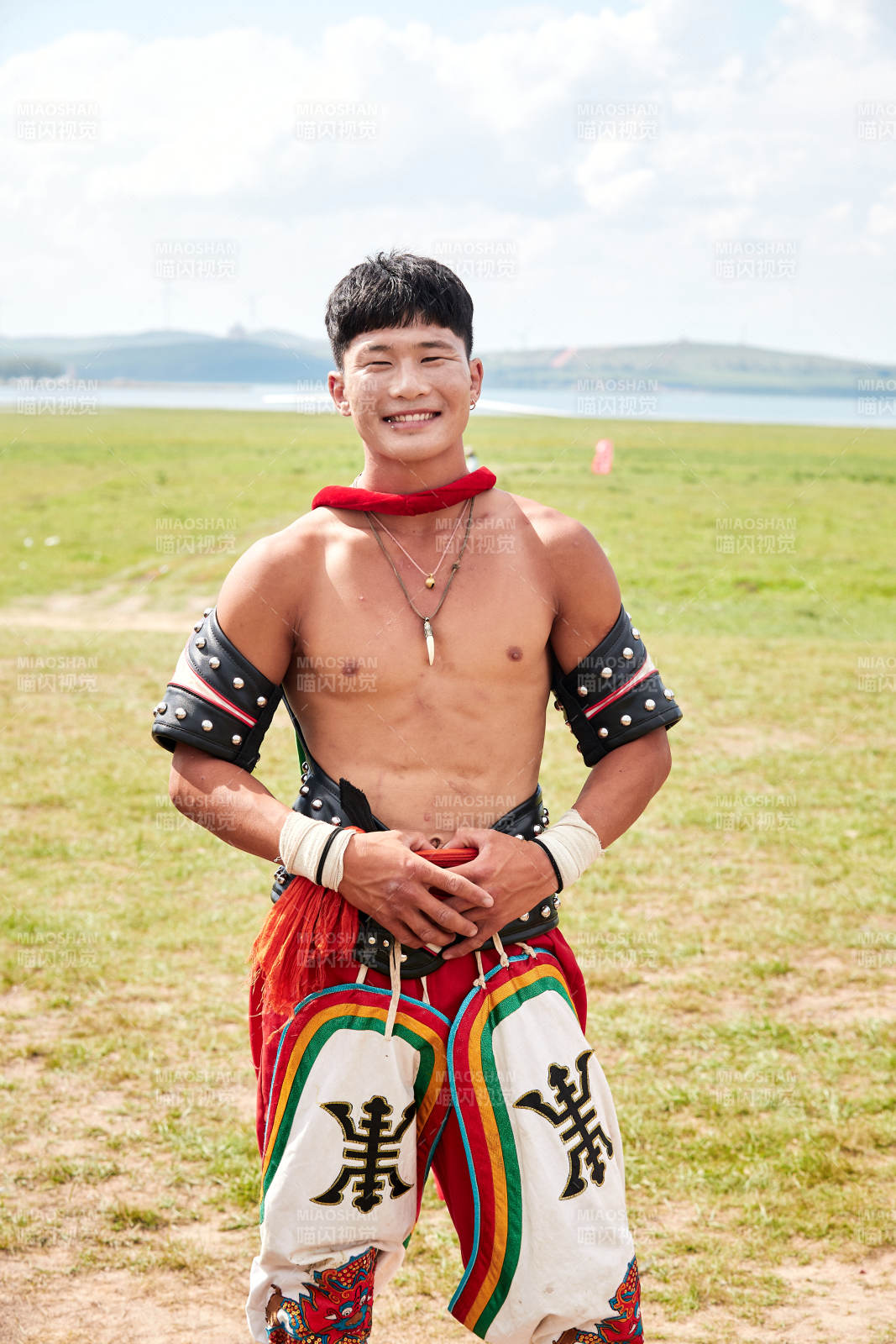 草原那達慕大會上的蒙古摔跤手