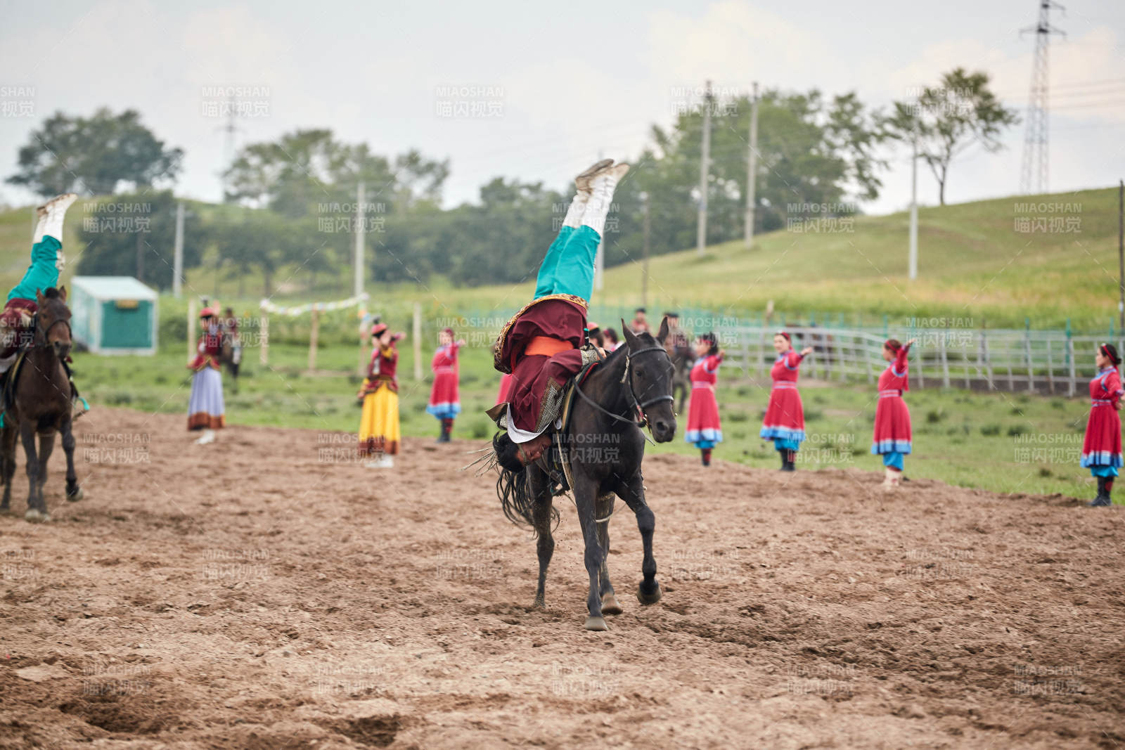 河北省沽源縣庫倫淖爾景區的蒙古馬術表演