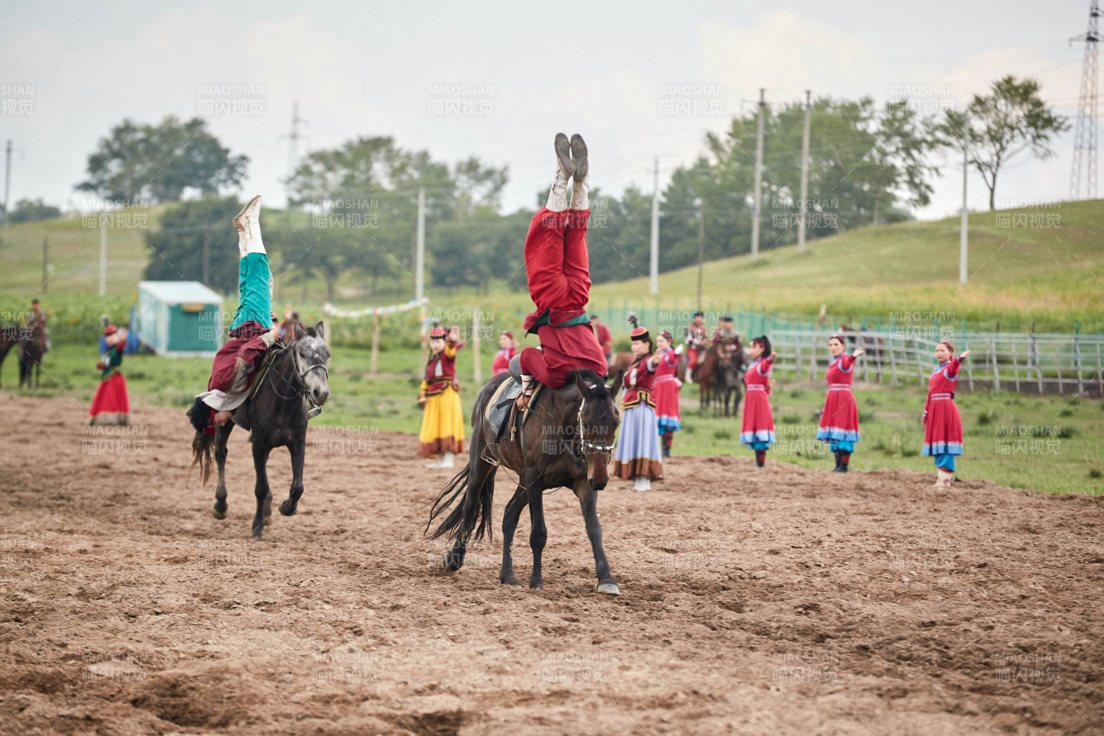 河北省沽源縣庫倫淖爾景區的蒙古馬術表演