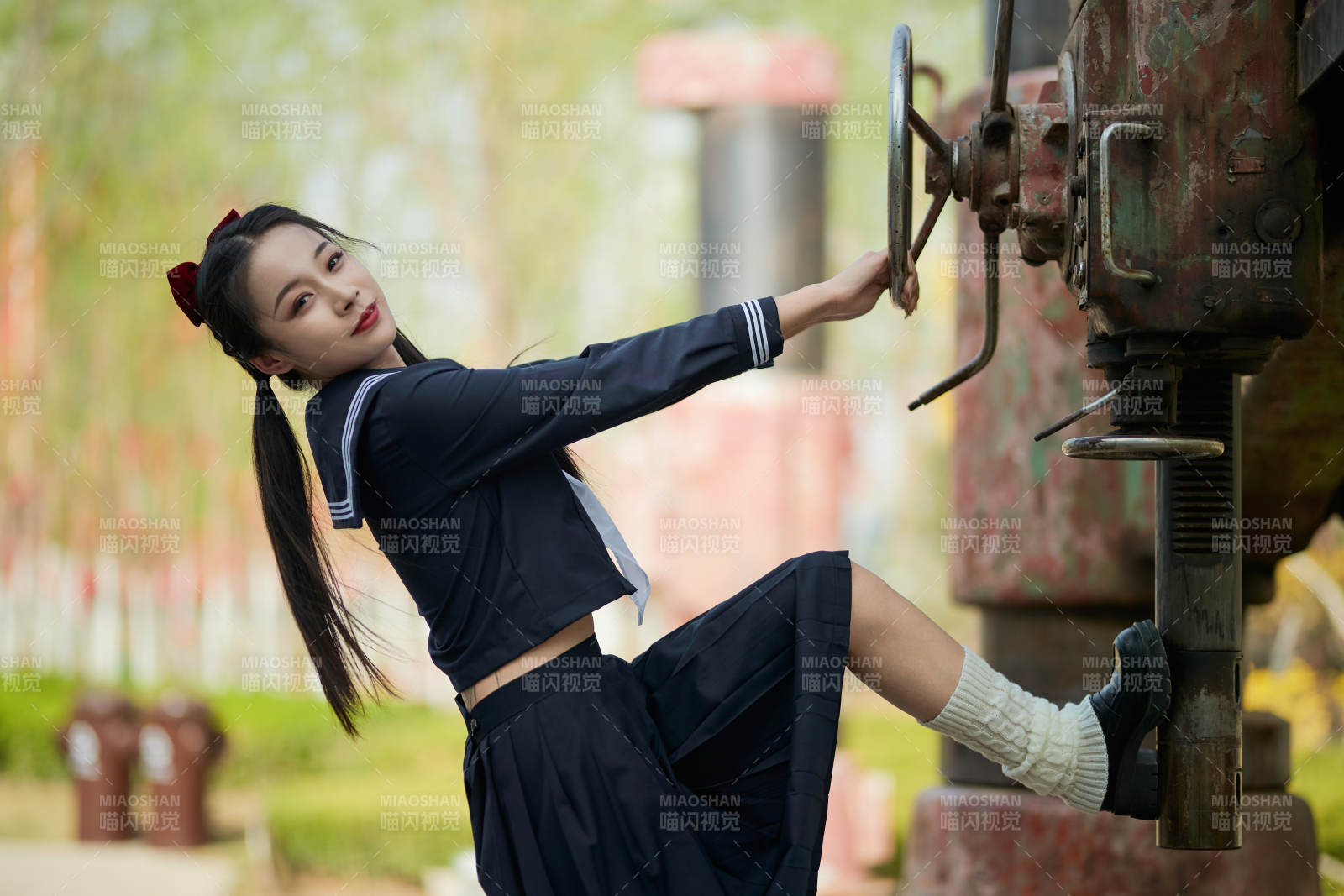 日系戶外公園穿jk校服的少女