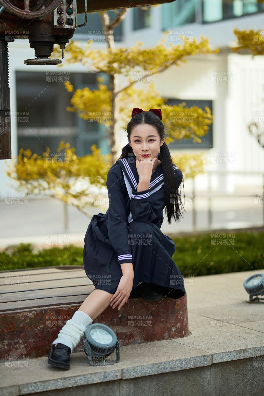 日系户外公园穿jk校服的少女