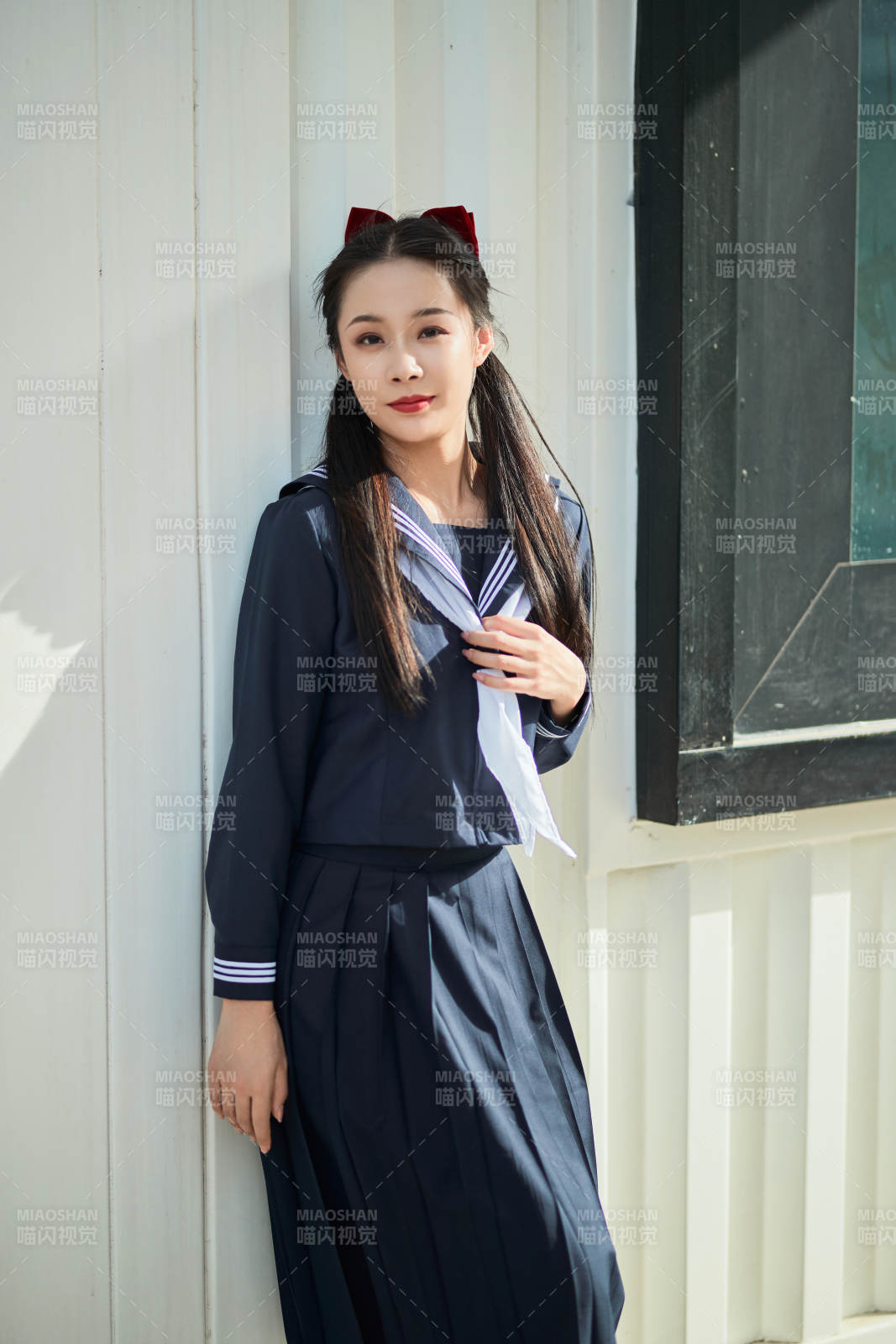 日系户外公园穿jk校服的少女