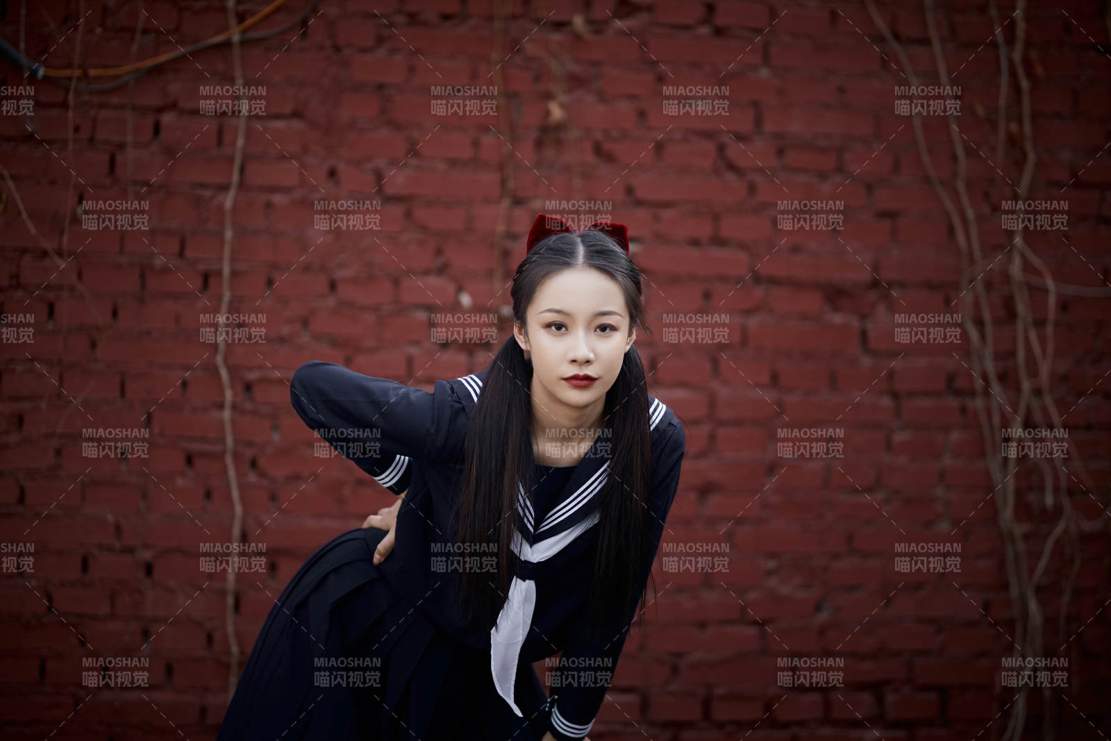 日系戶外公園穿jk校服的少女