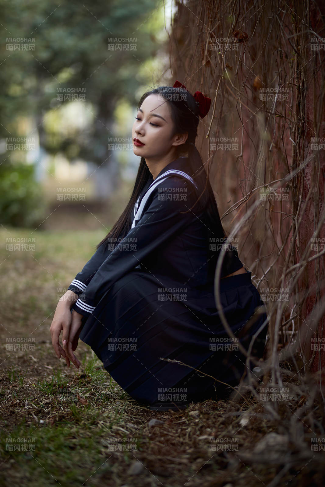 日系戶外公園穿jk校服的少女