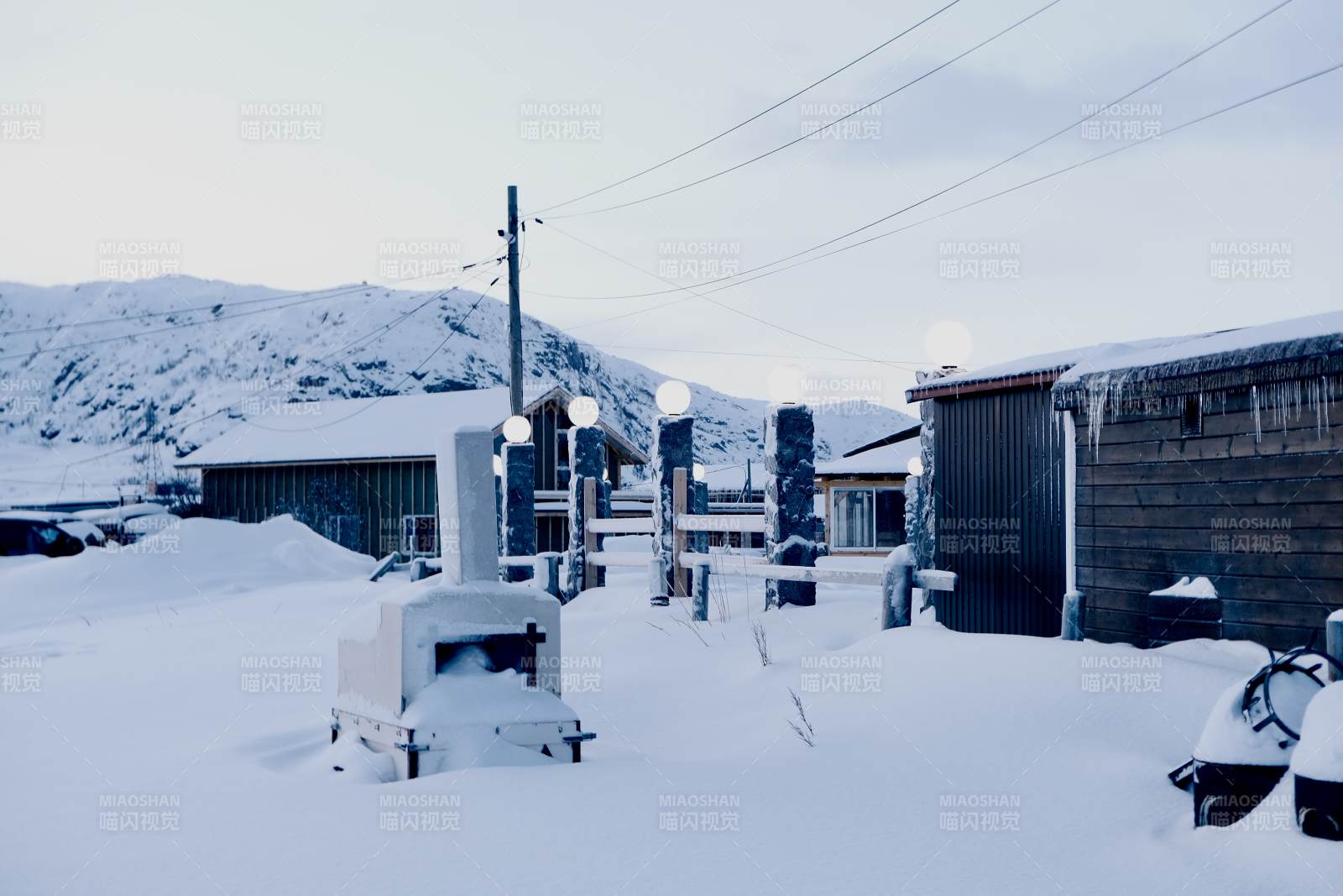 北极圈雪中静谧小镇