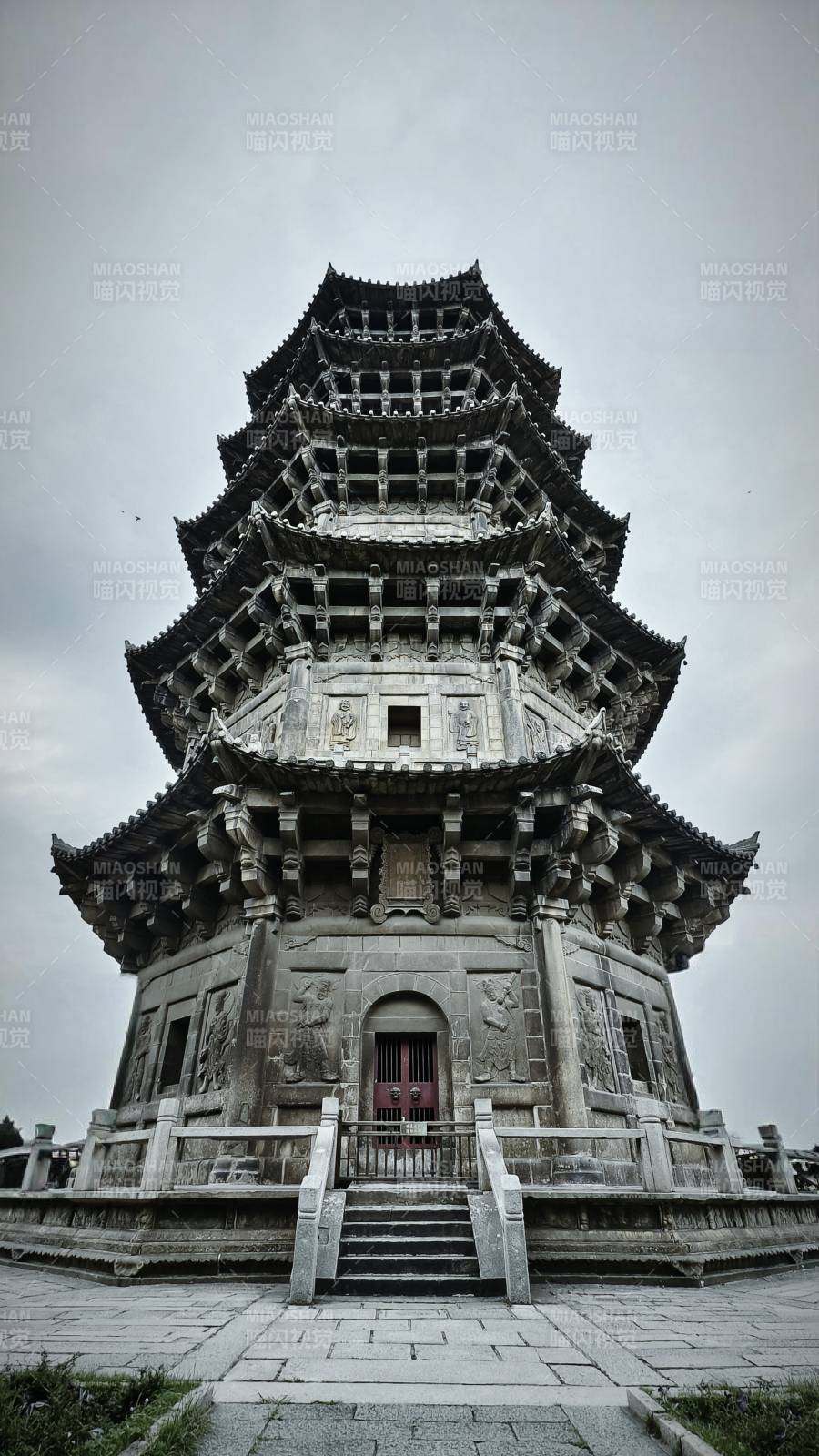 开元古塔巍峨耸立