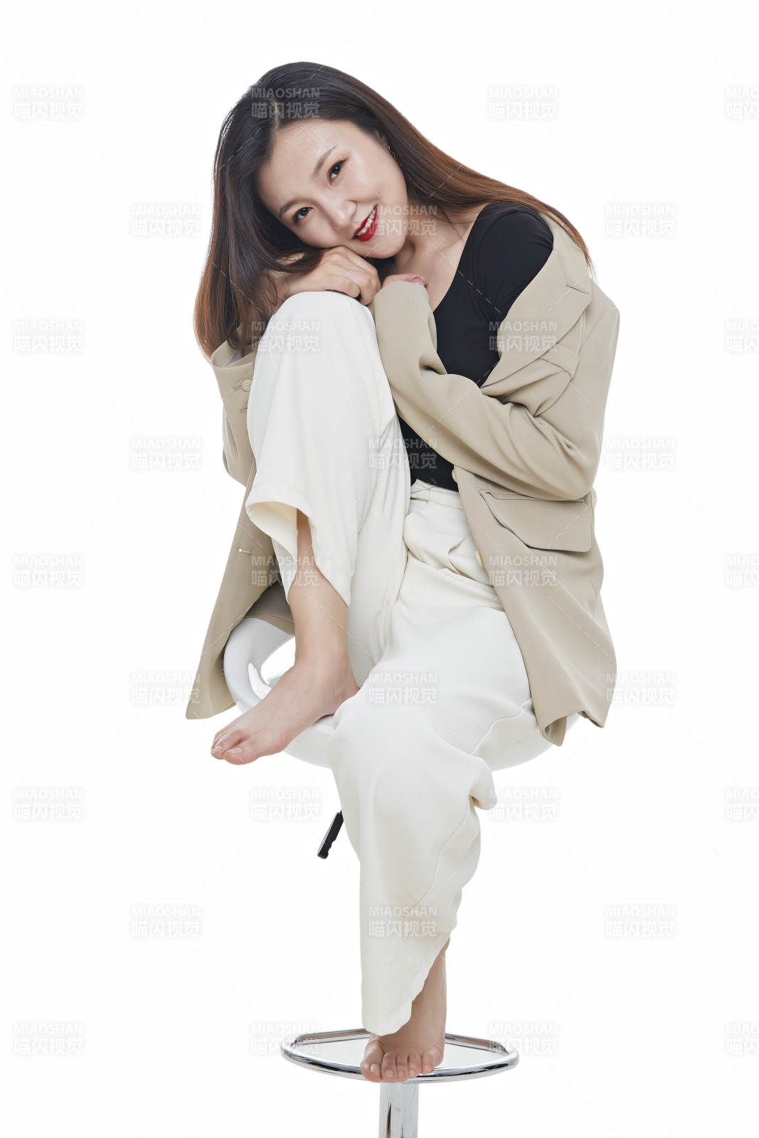 棚拍白色背景亞洲年輕職業女性