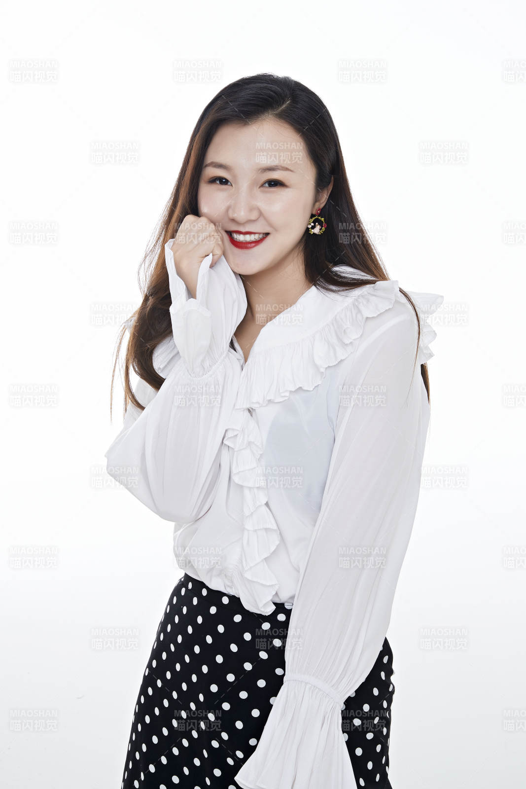 棚拍白色背景亚洲女性行政文员