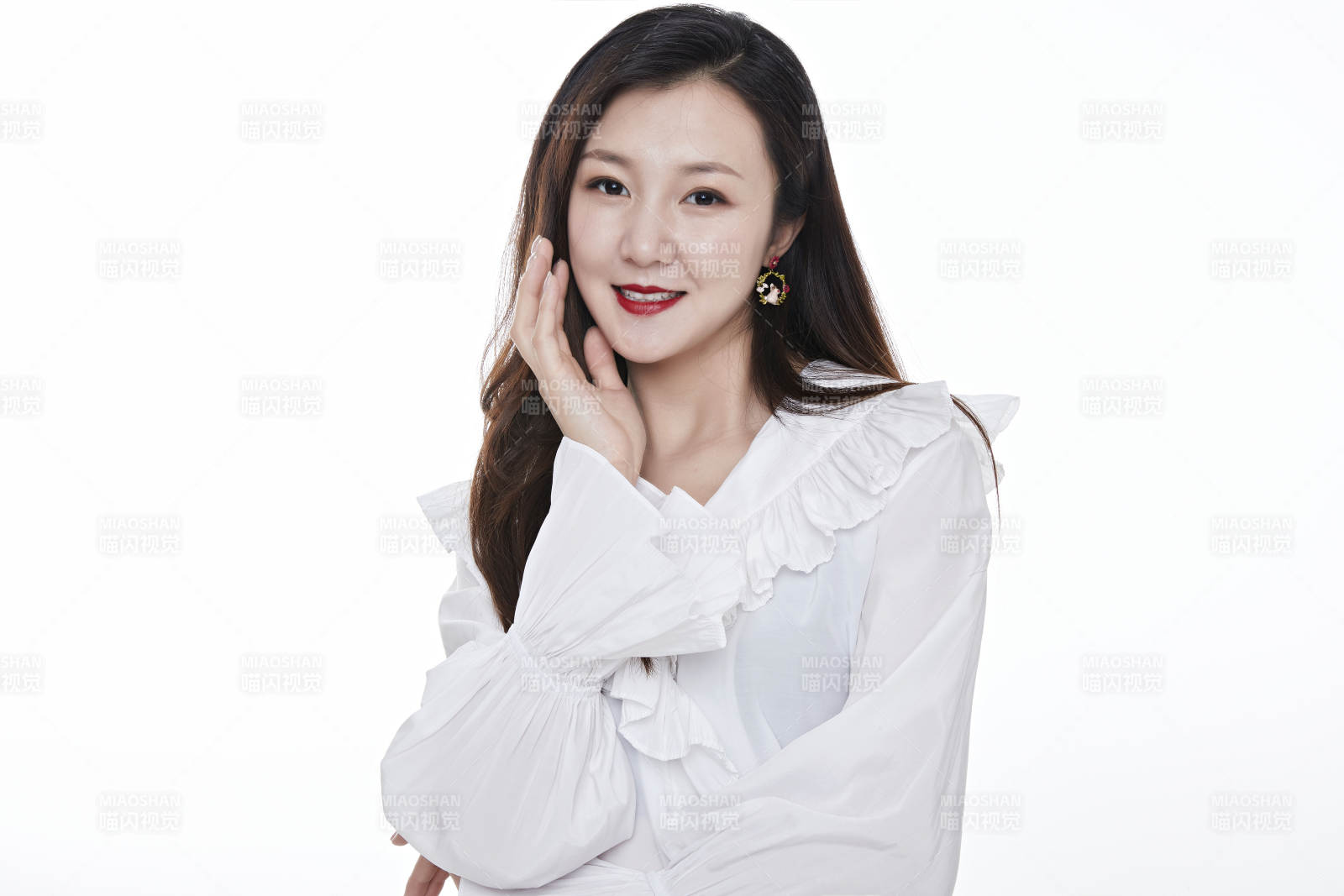 棚拍白色背景亚洲女性行政文员