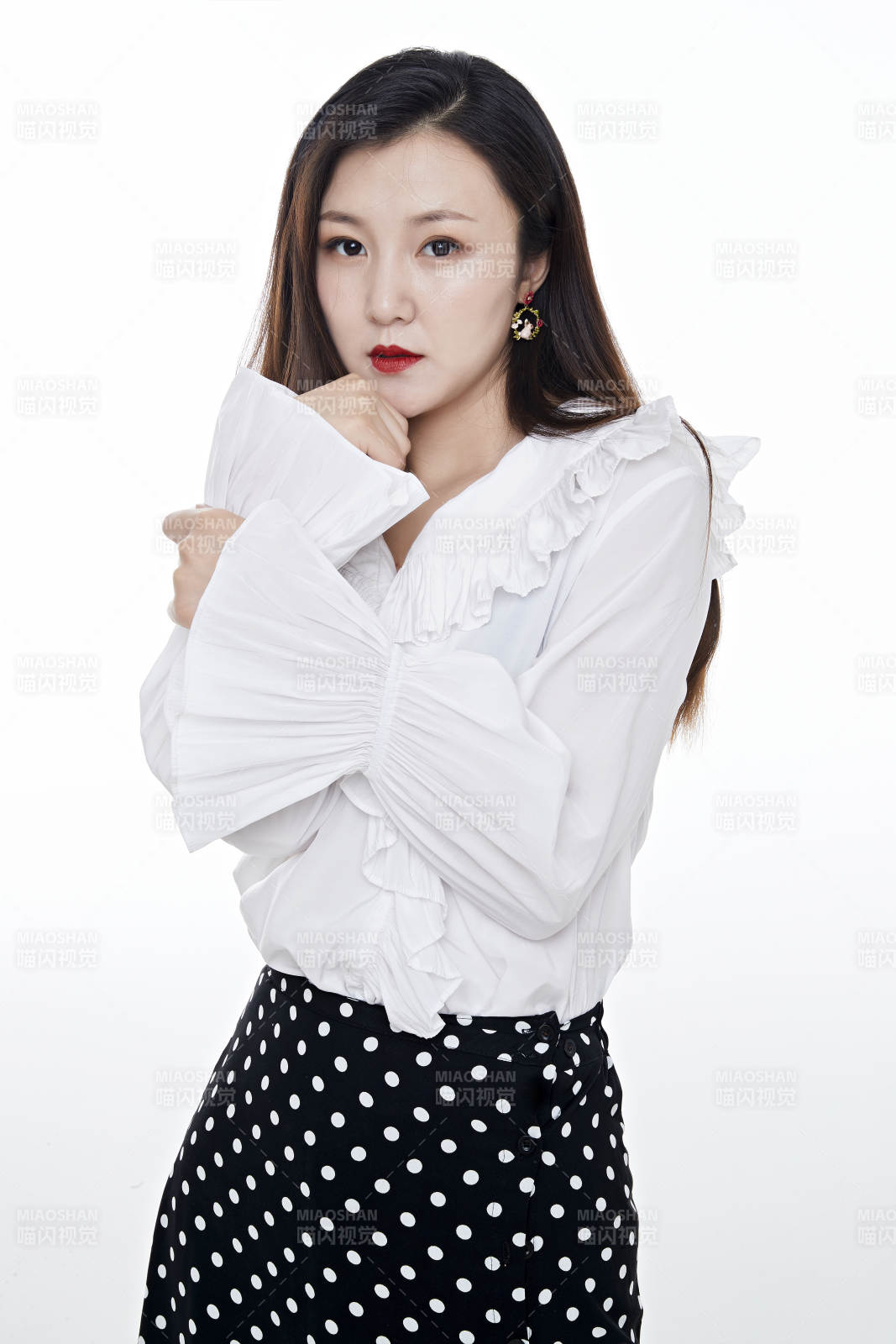 棚拍白色背景亚洲女性行政文员