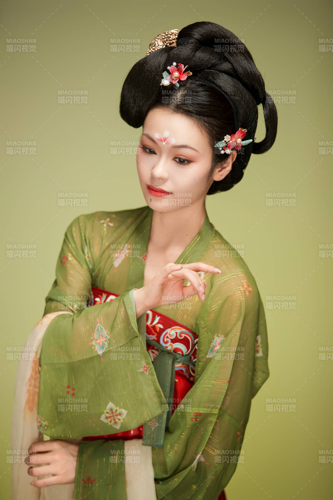 大唐風韻女性古裝妝容造型