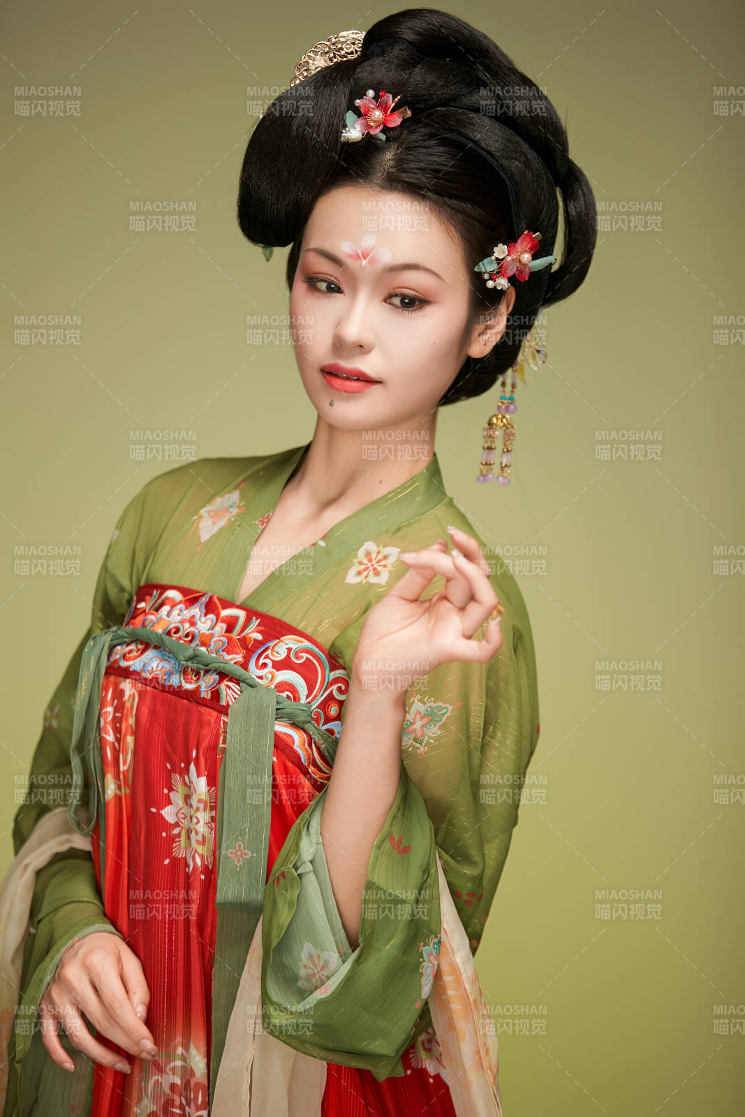 大唐风韵女性古装妆容造型