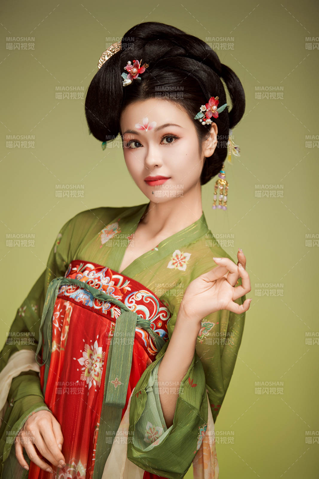 大唐風(fēng)韻女性古裝妝容造型