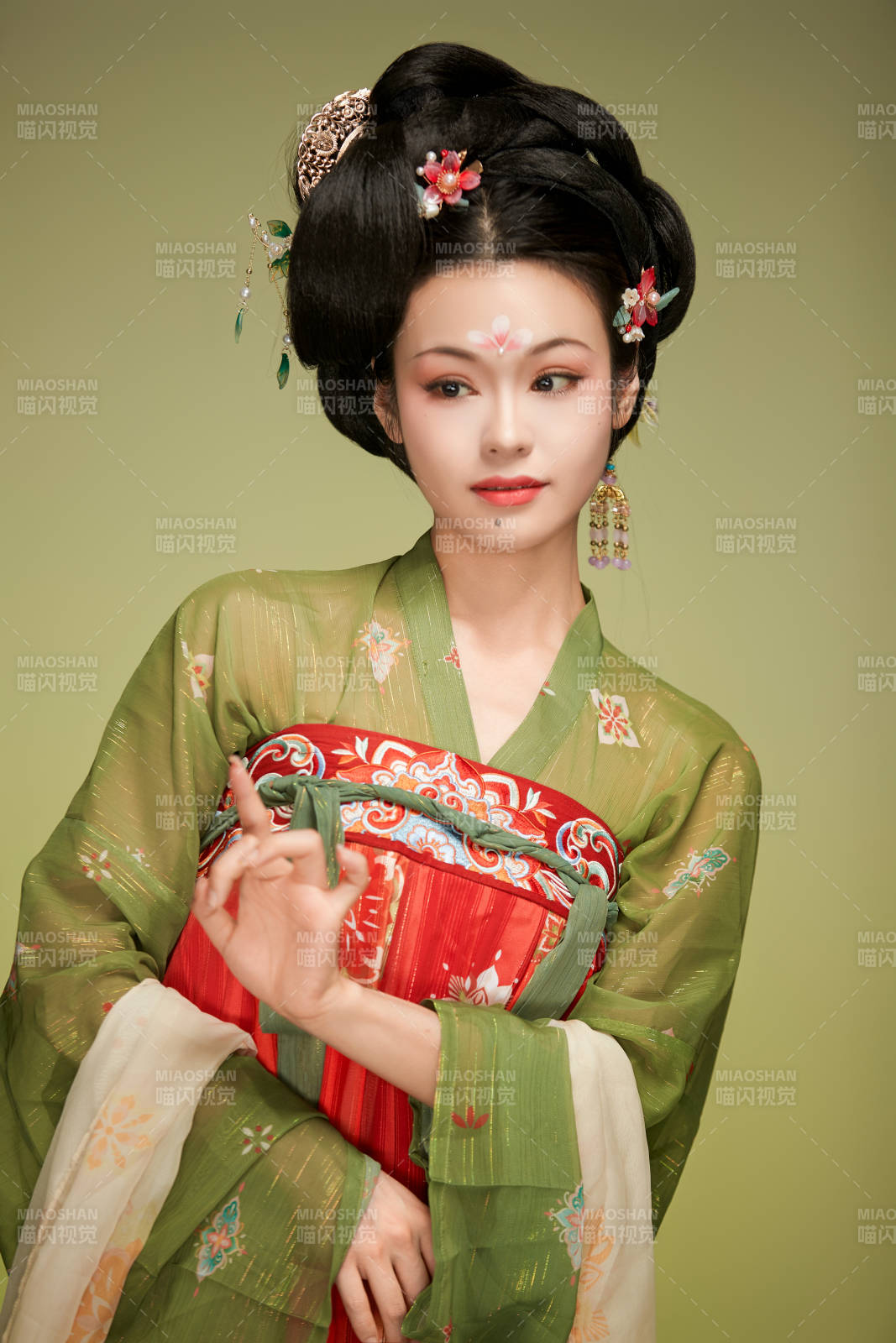 大唐风韵女性古装妆容造型