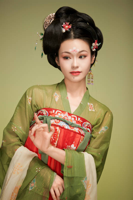 大唐风韵女性古装妆容造型