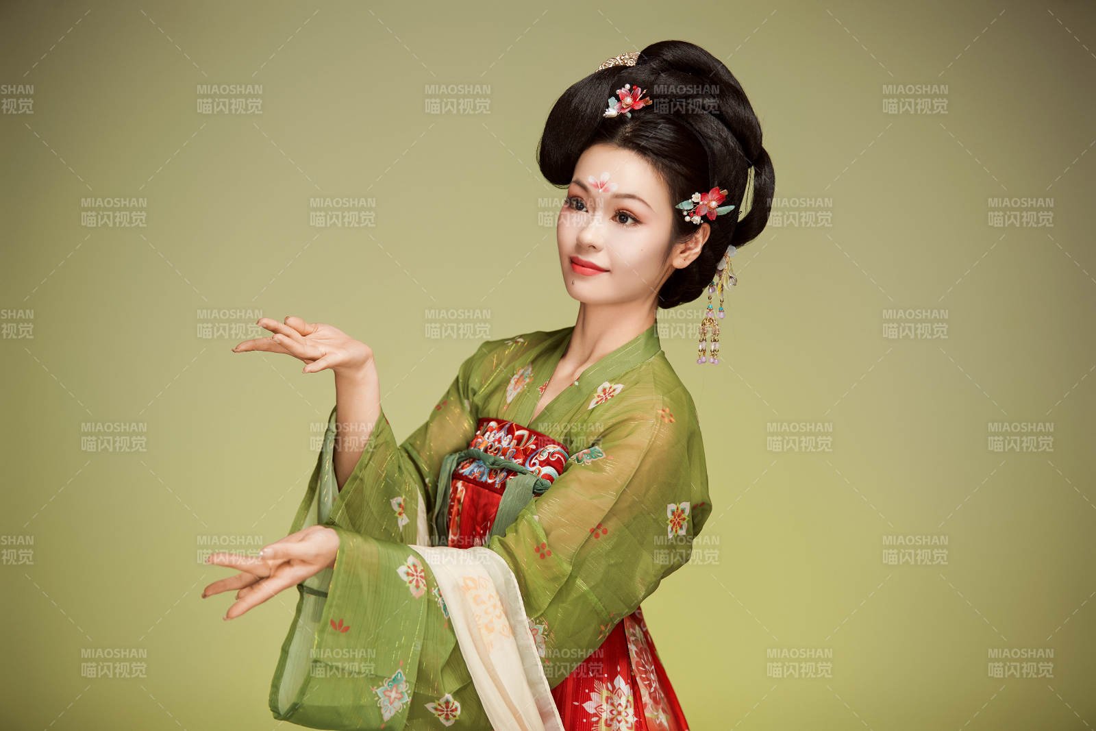 大唐風韻女性古裝妝容造型