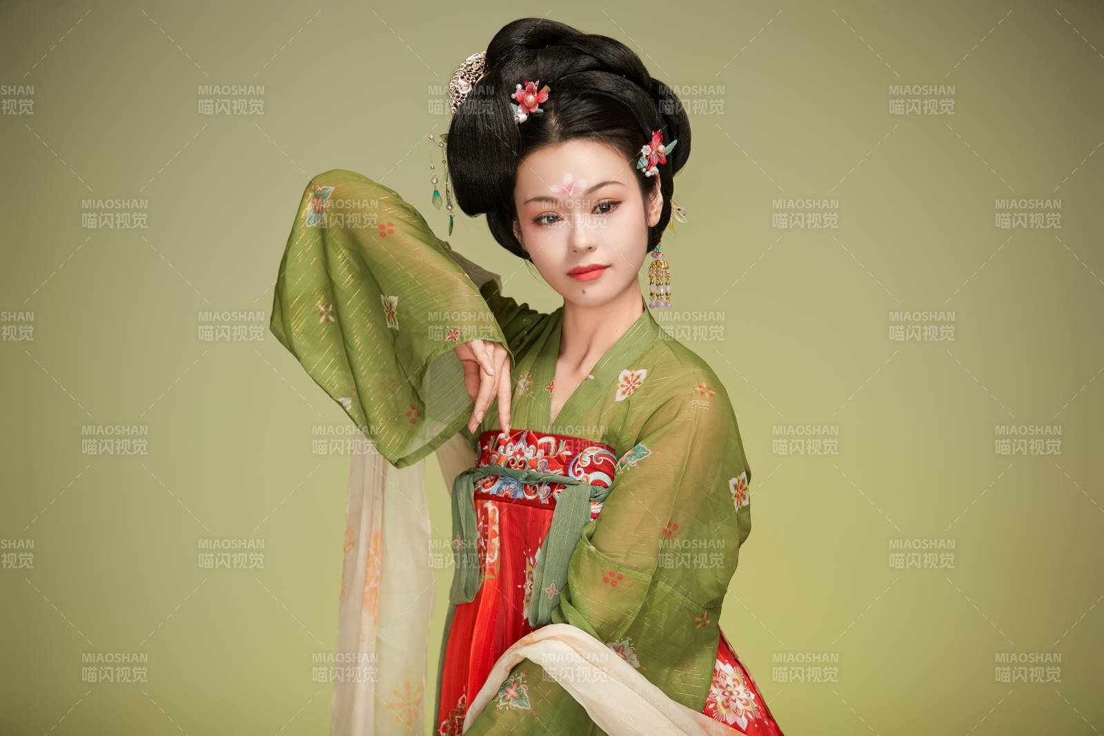 大唐風韻女性古裝妝容造型