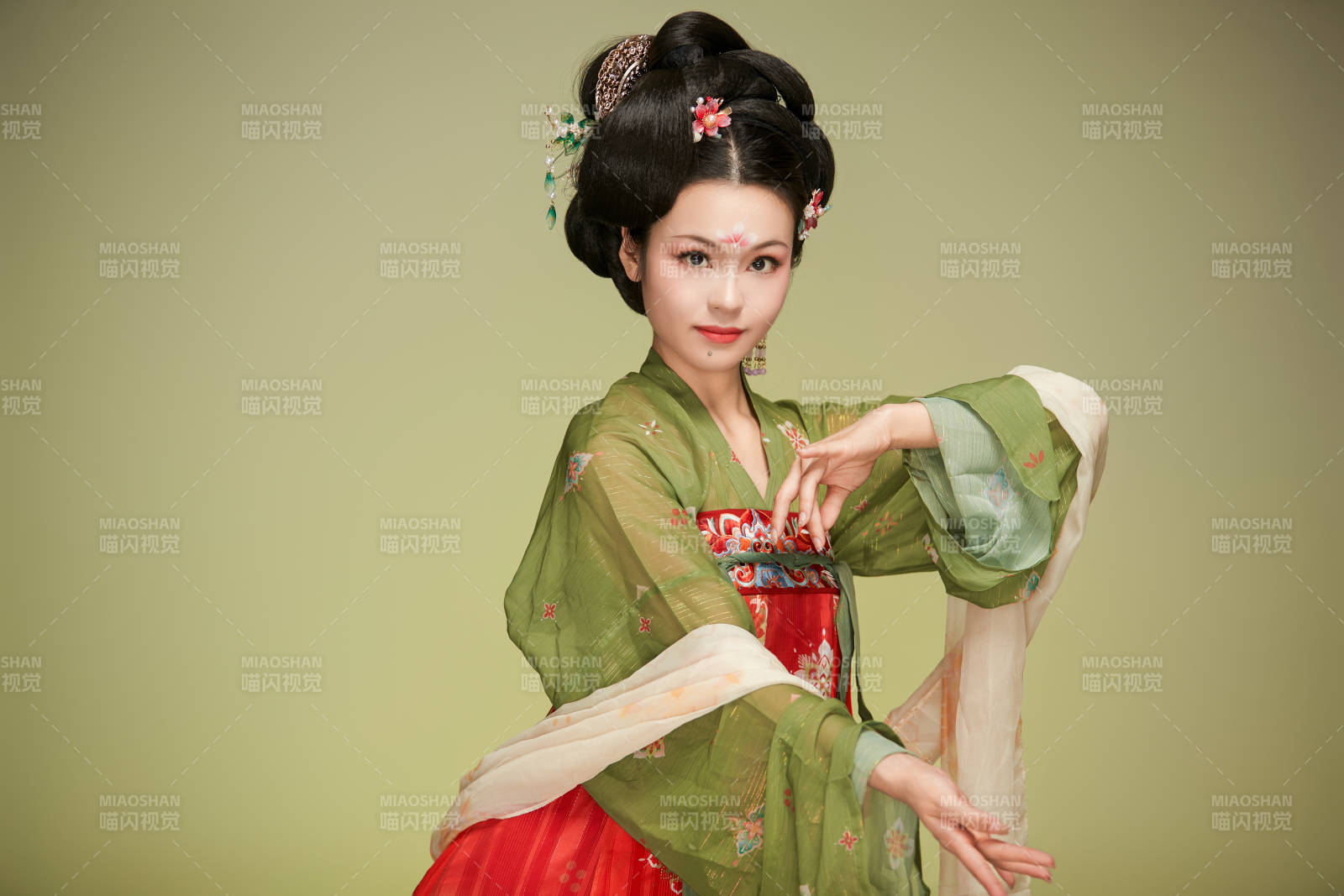 大唐风韵女性古装妆容造型