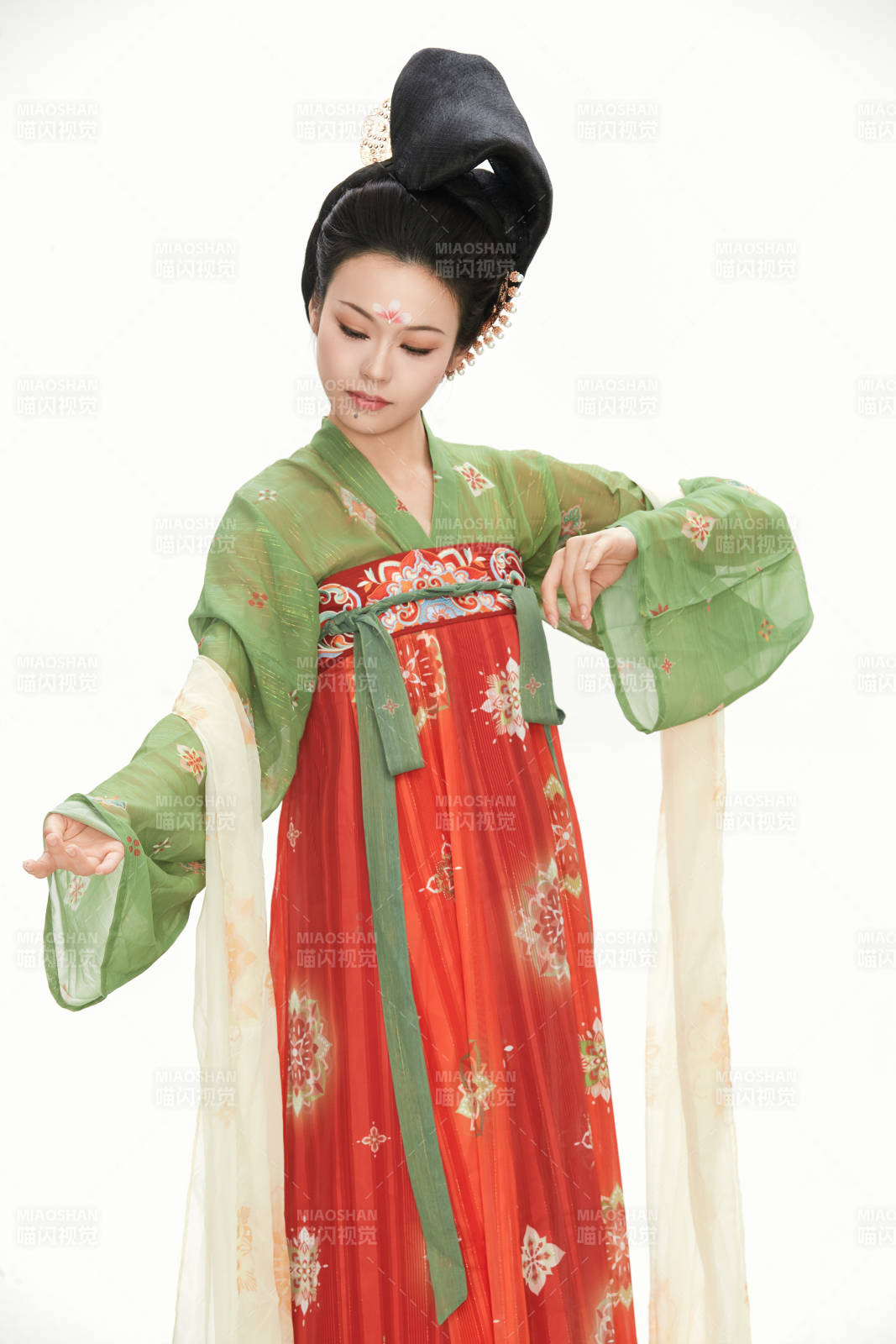 大唐風韻女性古裝妝容造型