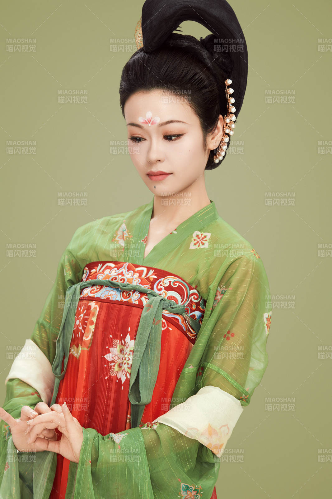 大唐风韵女性古装妆容造型图片