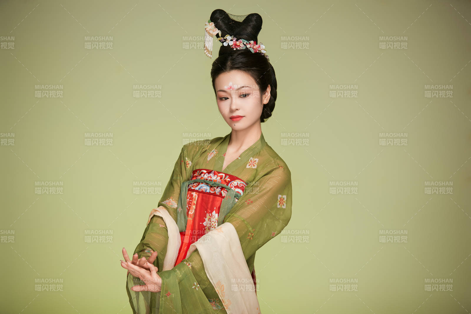 大唐风韵女性古装妆容造型图片