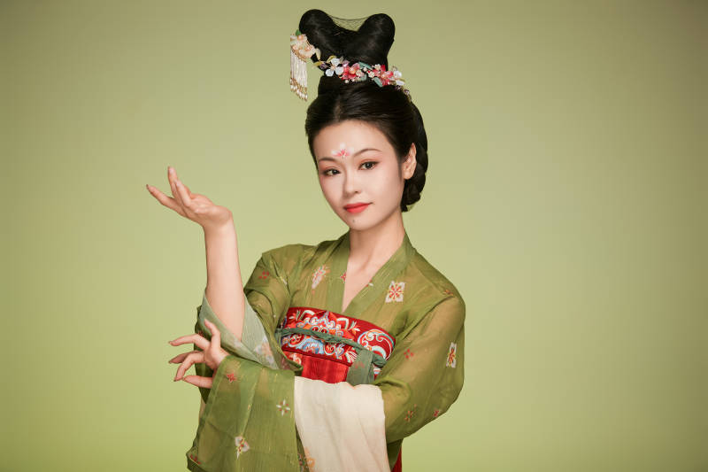 大唐风韵女性古装妆容造型