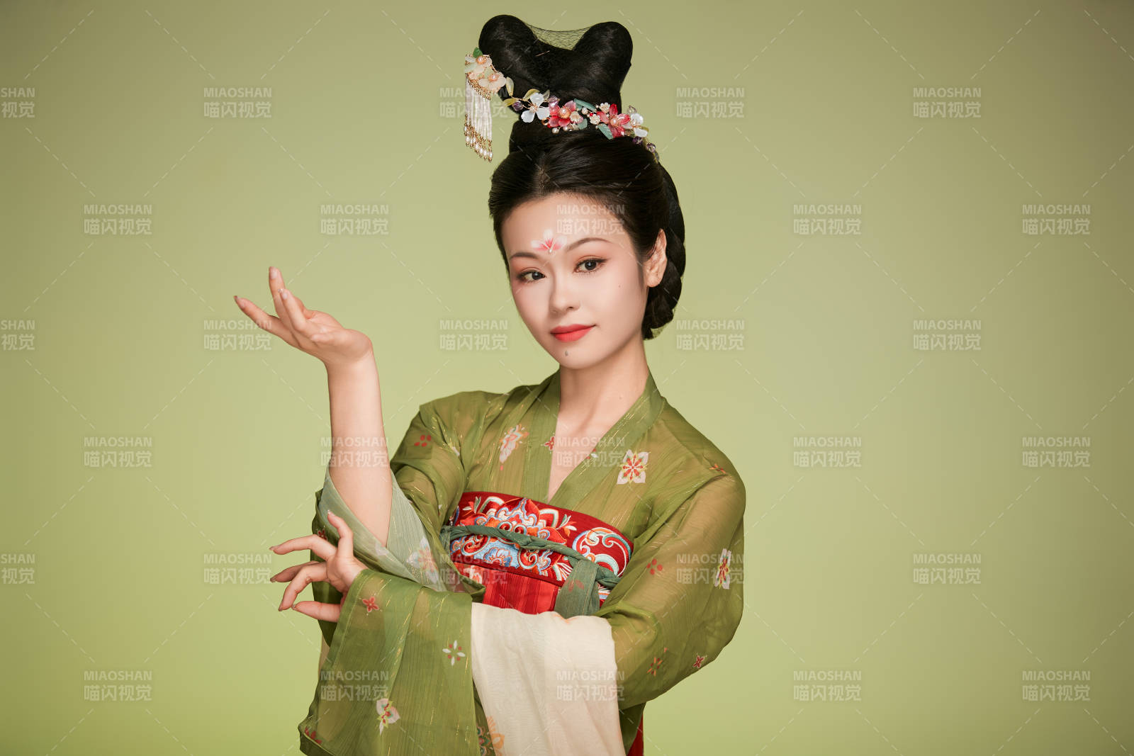 大唐风韵女性古装妆容造型